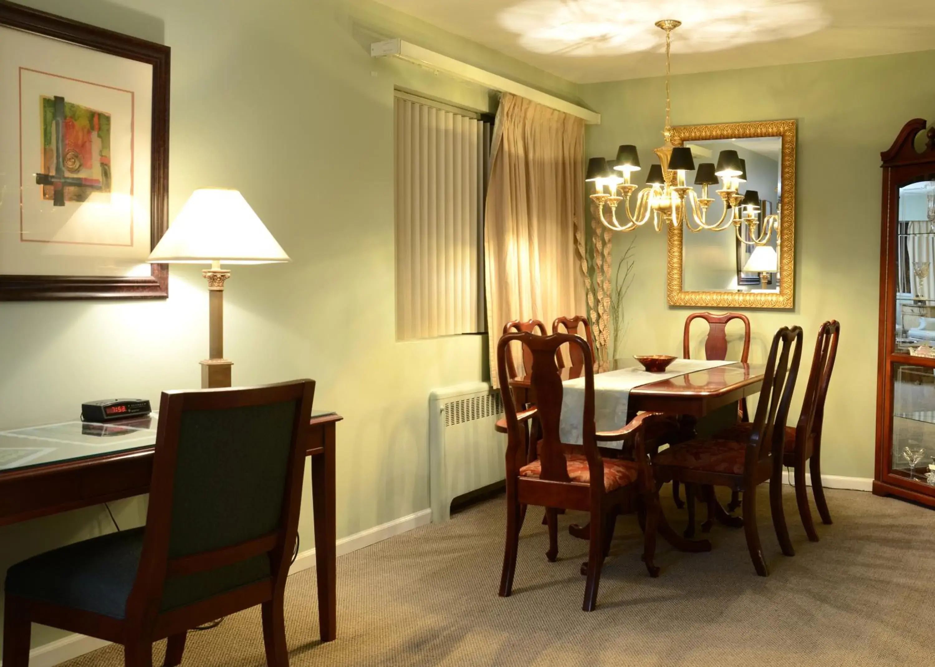 Seating area, Dining Area in Rosellen Suites At Stanley Park