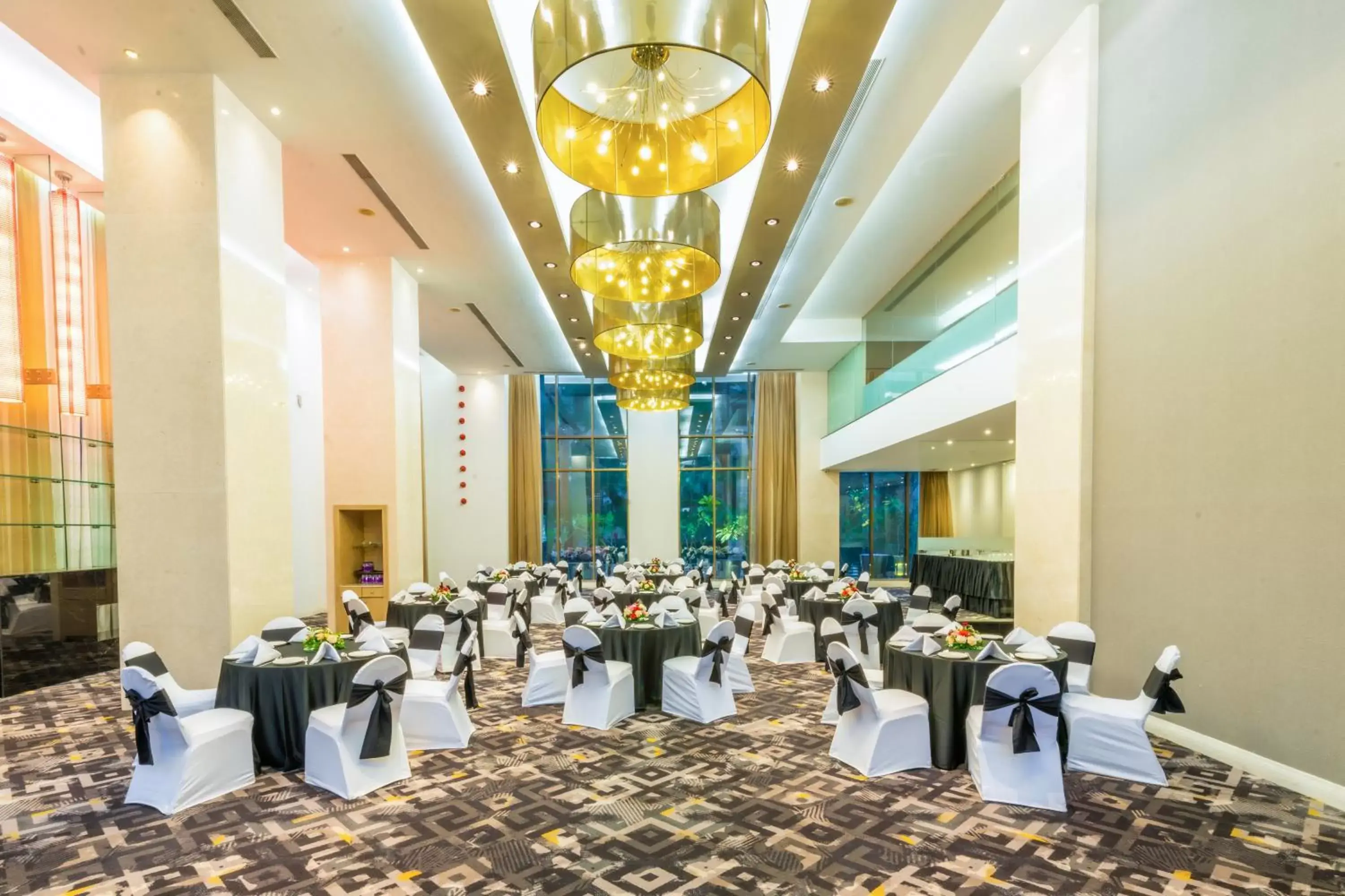 Meeting/conference room, Restaurant/Places to Eat in O Hotel Pune