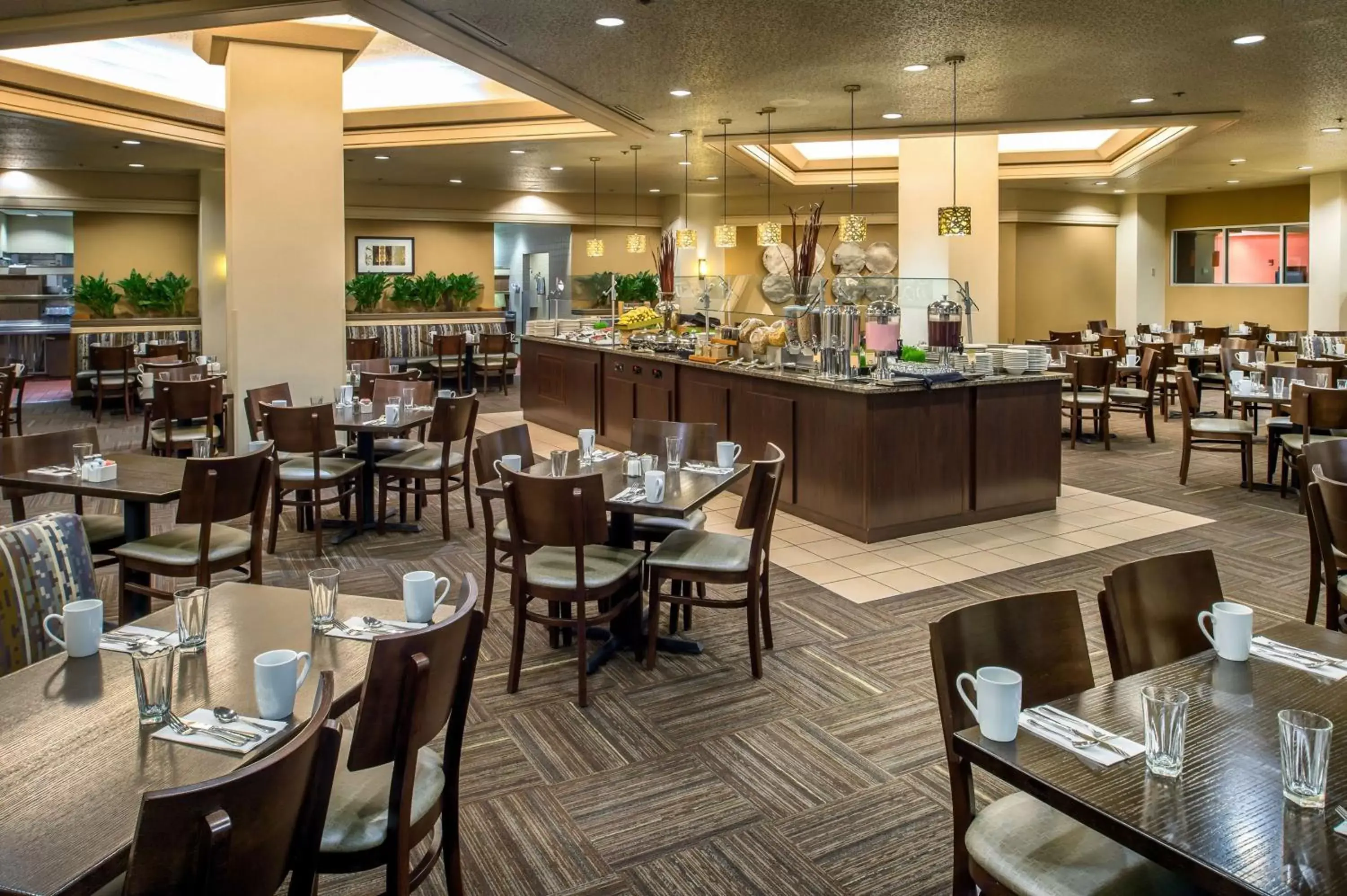 Dining area, Restaurant/Places to Eat in DoubleTree by Hilton Portland