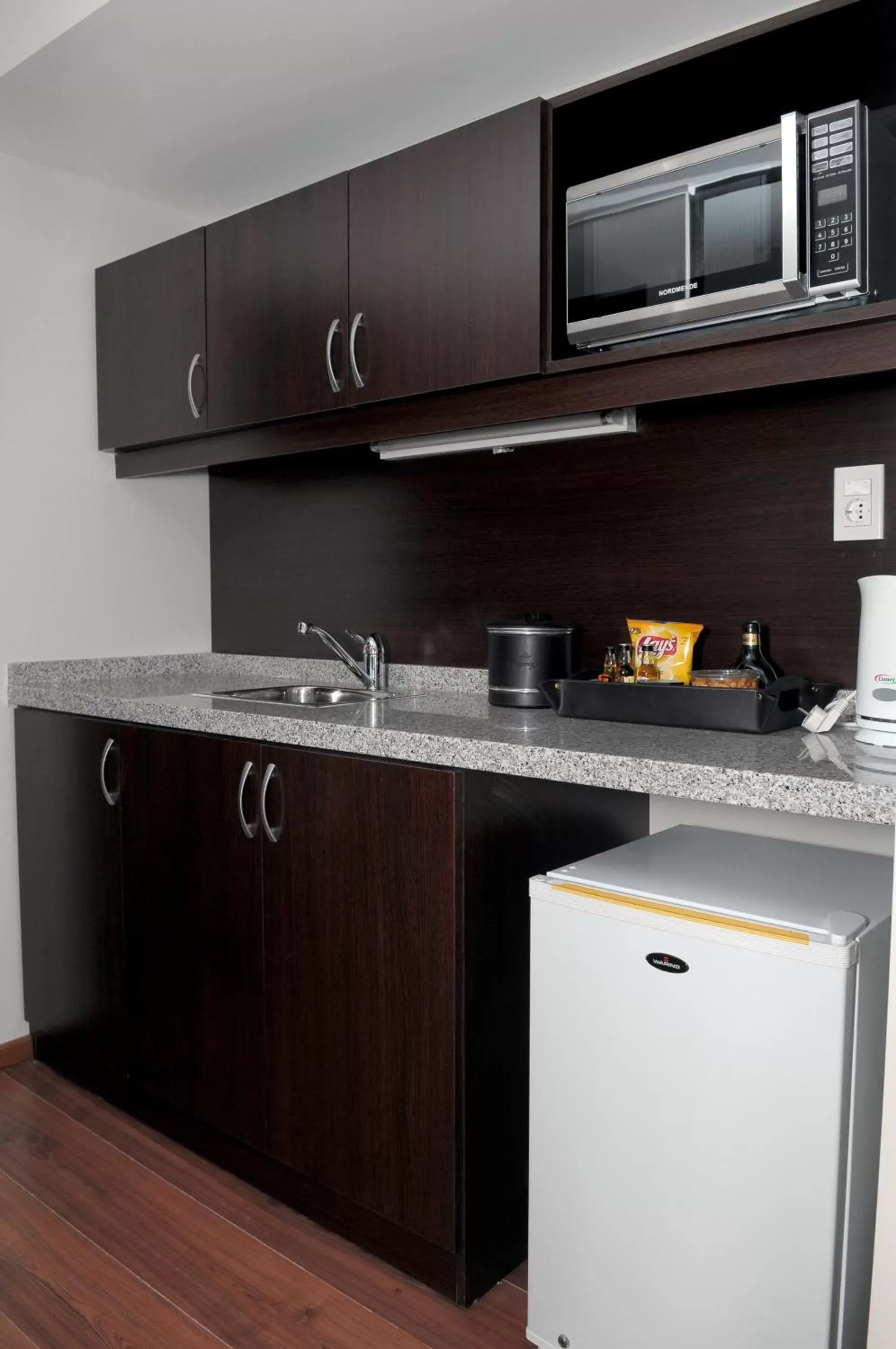 Kitchen or kitchenette, Kitchen/Kitchenette in Regency Park Hotel