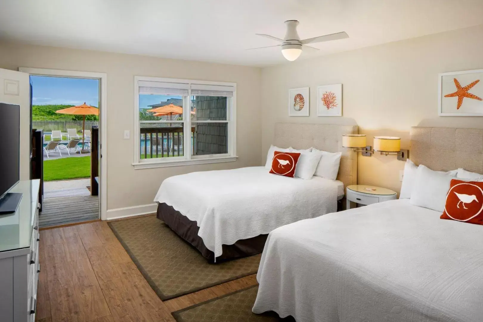 Photo of the whole room, Bed in Sanderling Resort Outer Banks