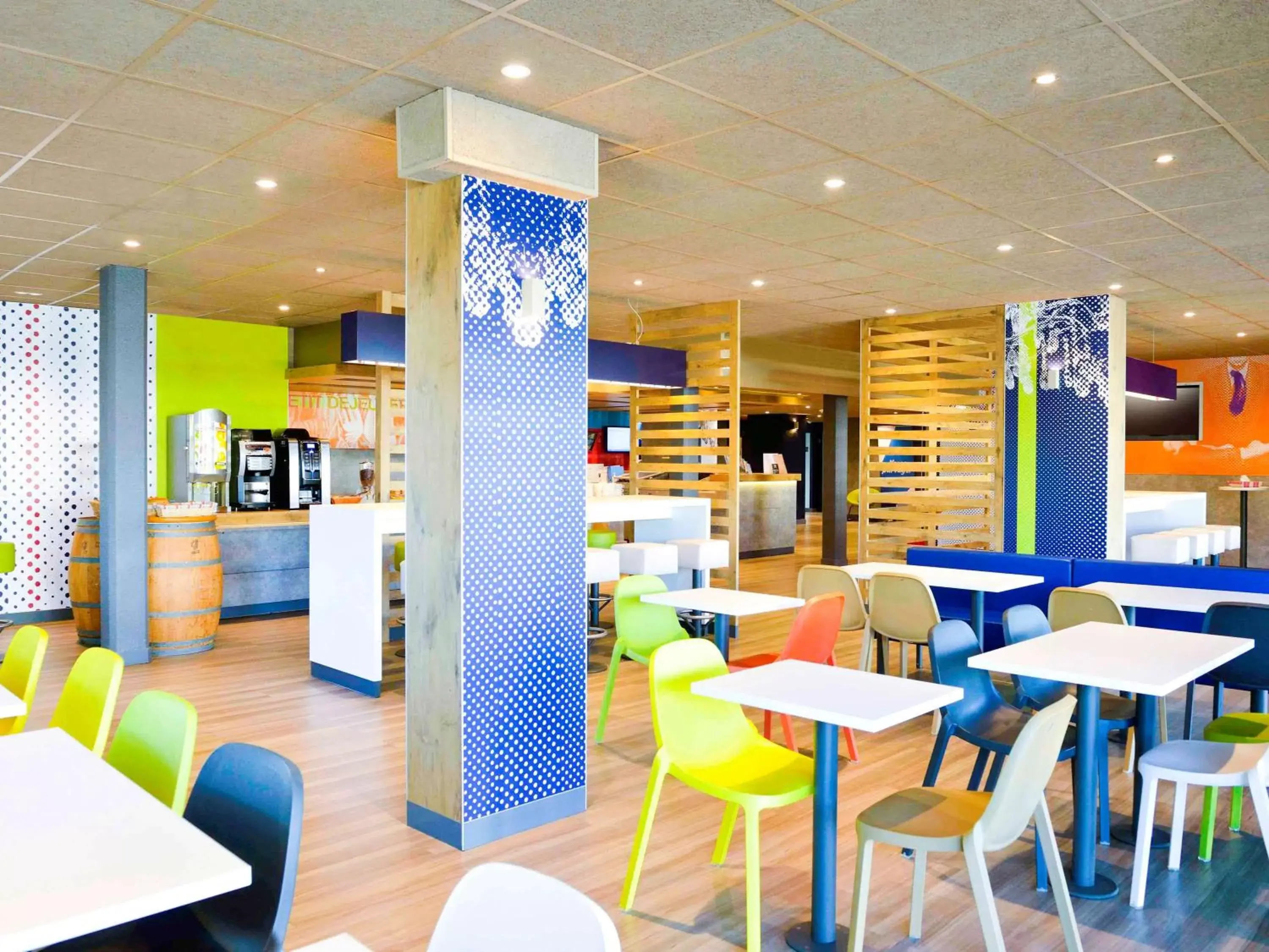 Property building, Restaurant/Places to Eat in ibis budget Bordeaux Lac