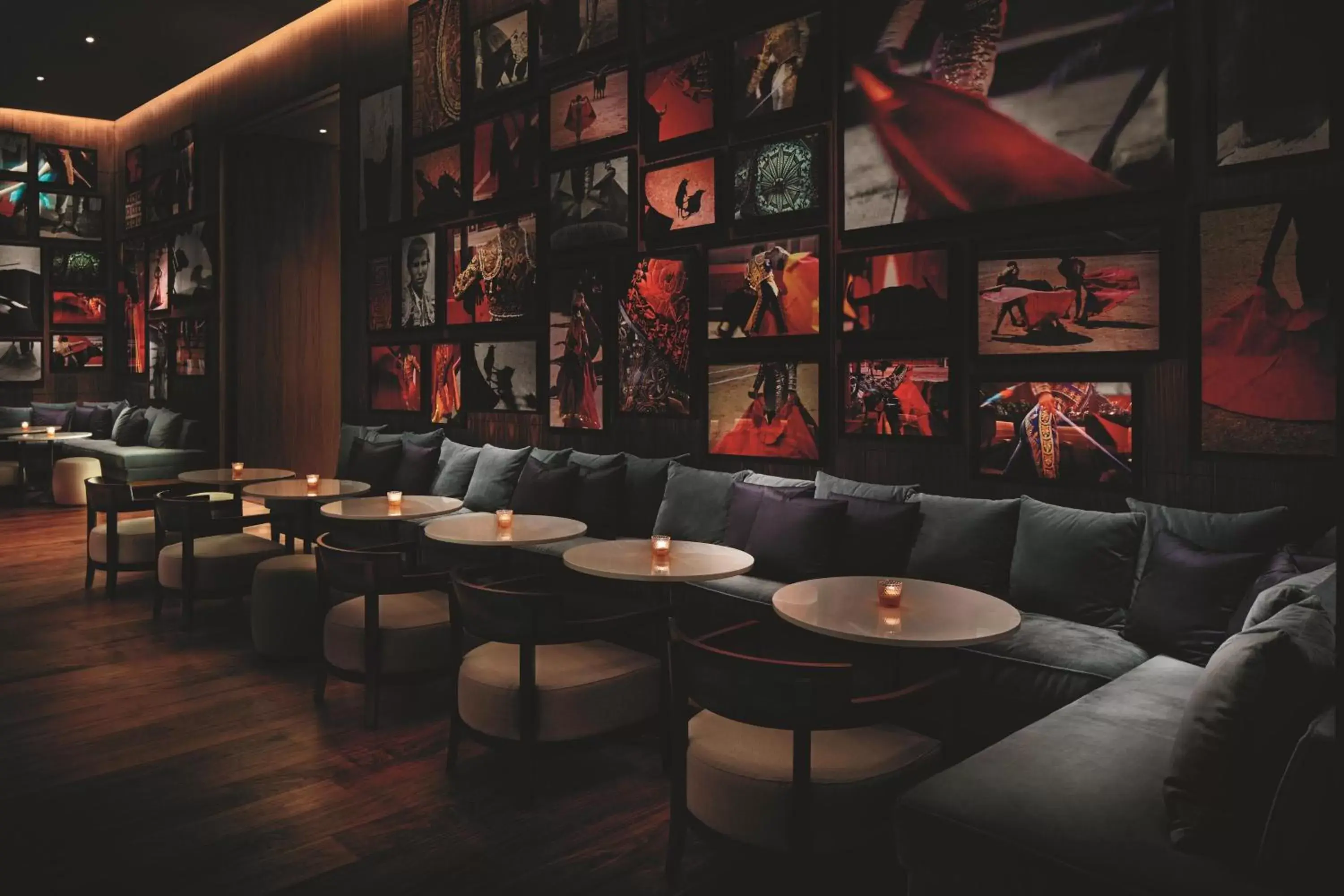 Restaurant/places to eat, Lounge/Bar in The Miami Beach EDITION