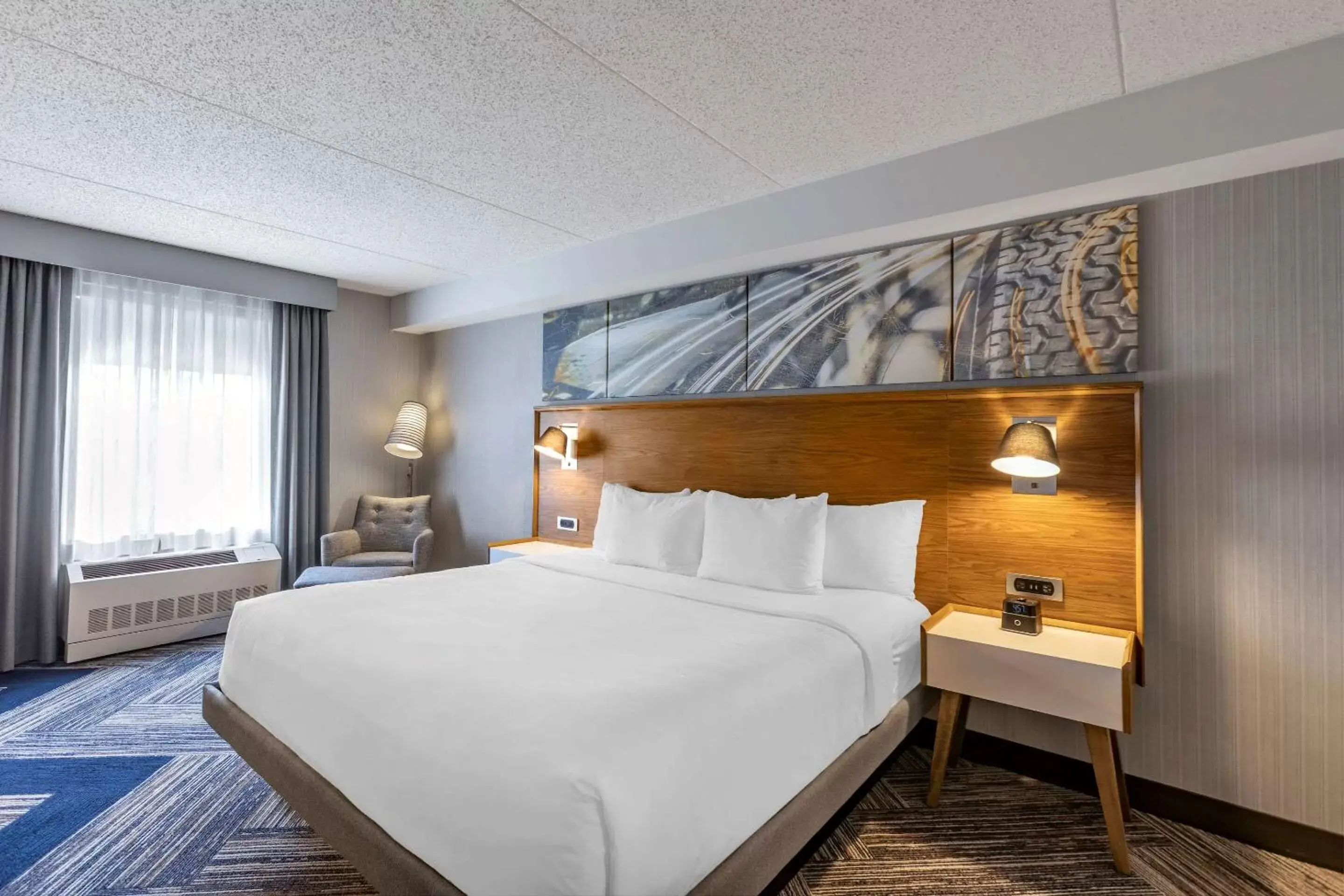 Photo of the whole room, Bed in Comfort Inn Sarnia