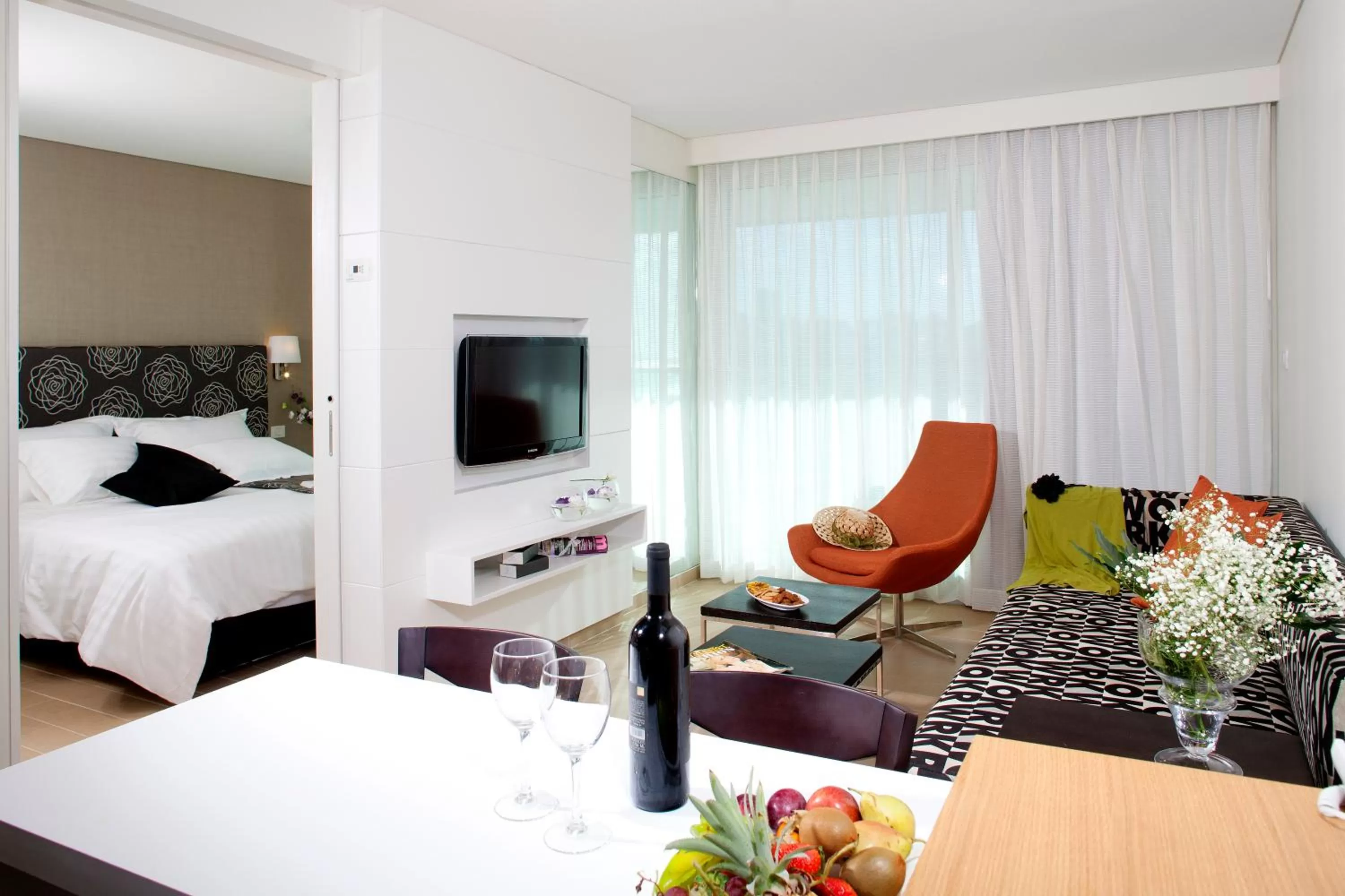 Living room, Bed in West All Suites Hotel Ashdod