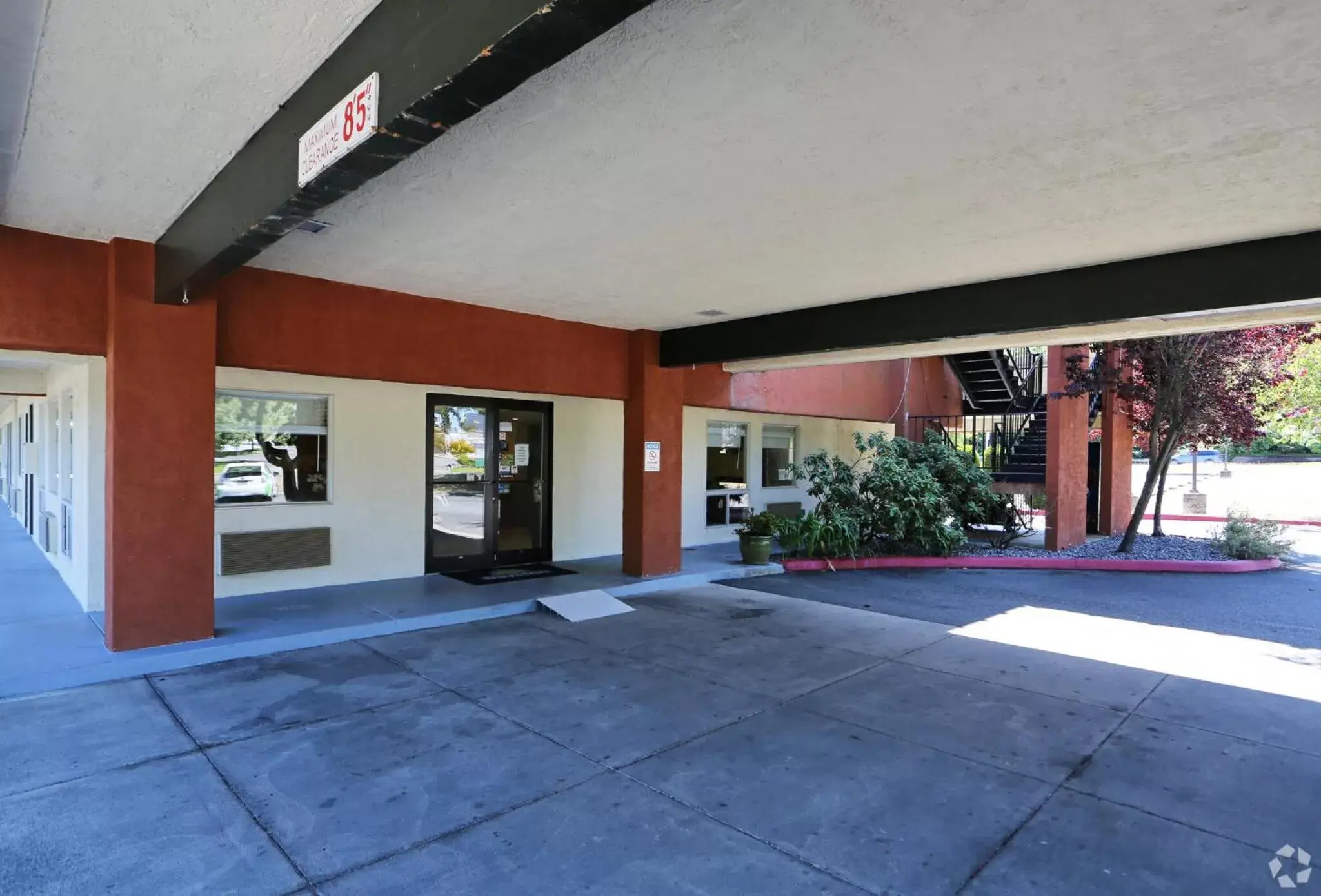 Facade/entrance in Olympic Inn & Suites Port Angeles