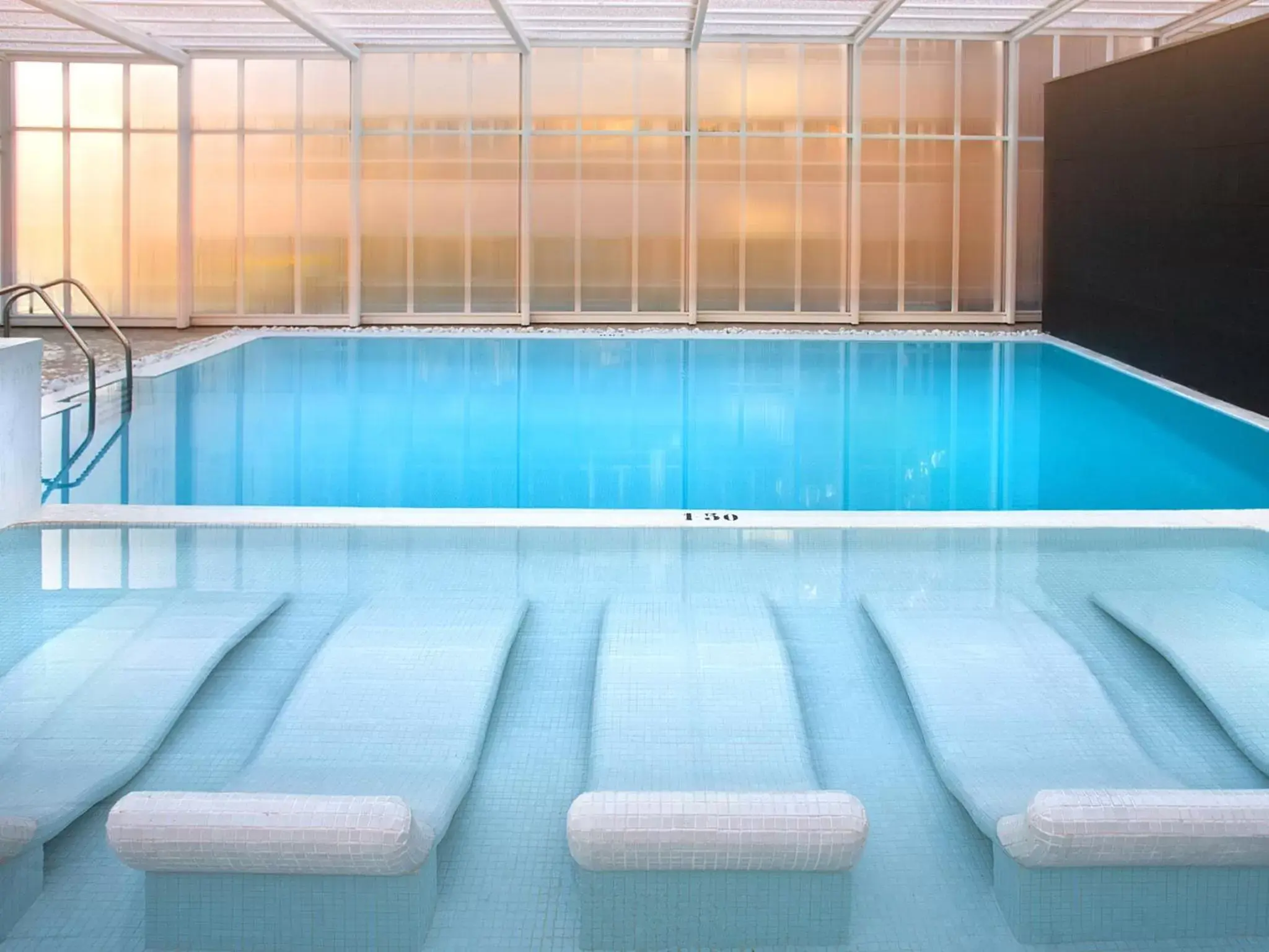 Swimming Pool in Hotel Villa del Mar