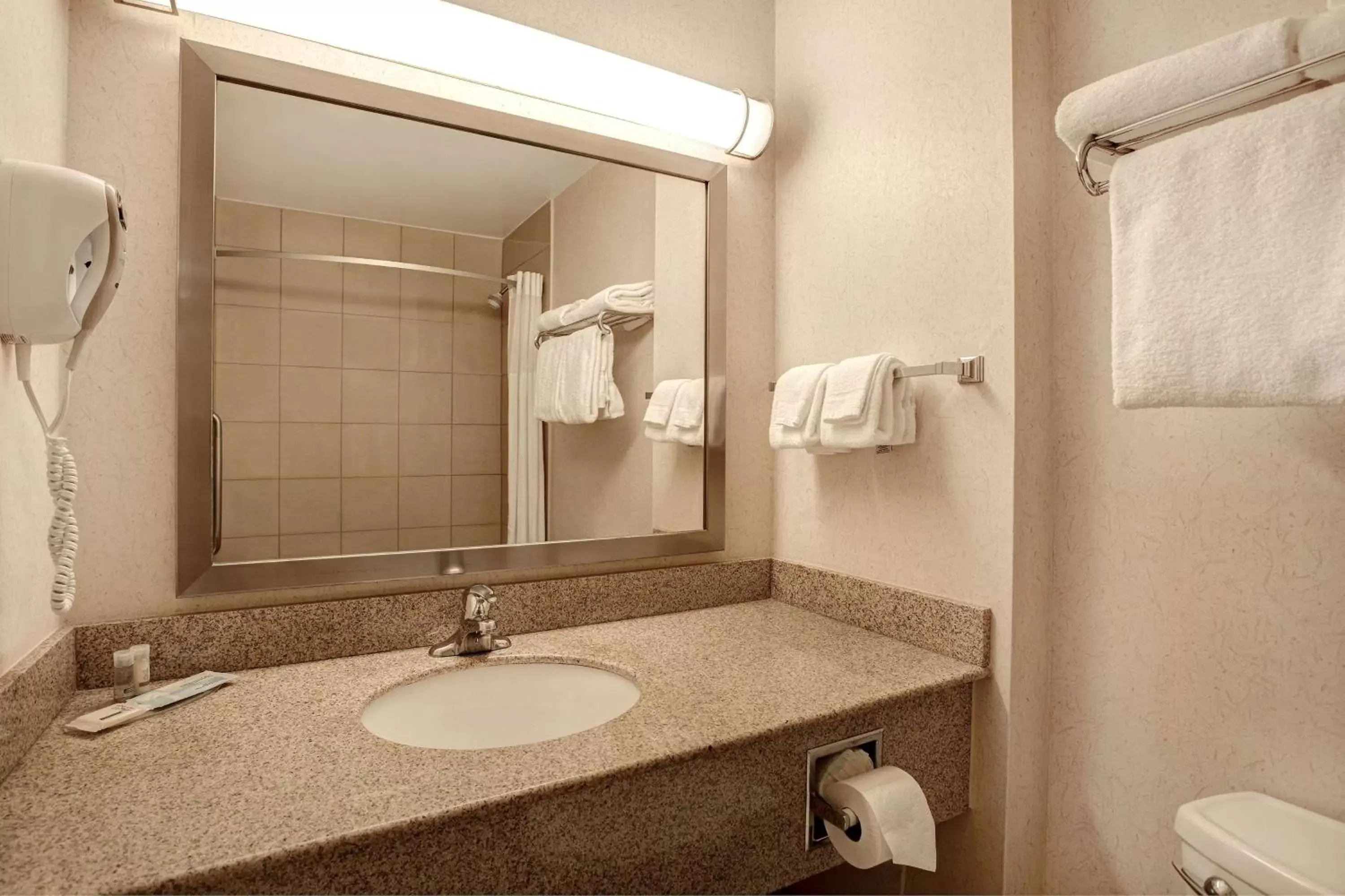 Bathroom in Days Inn & Suites by Wyndham Collingwood