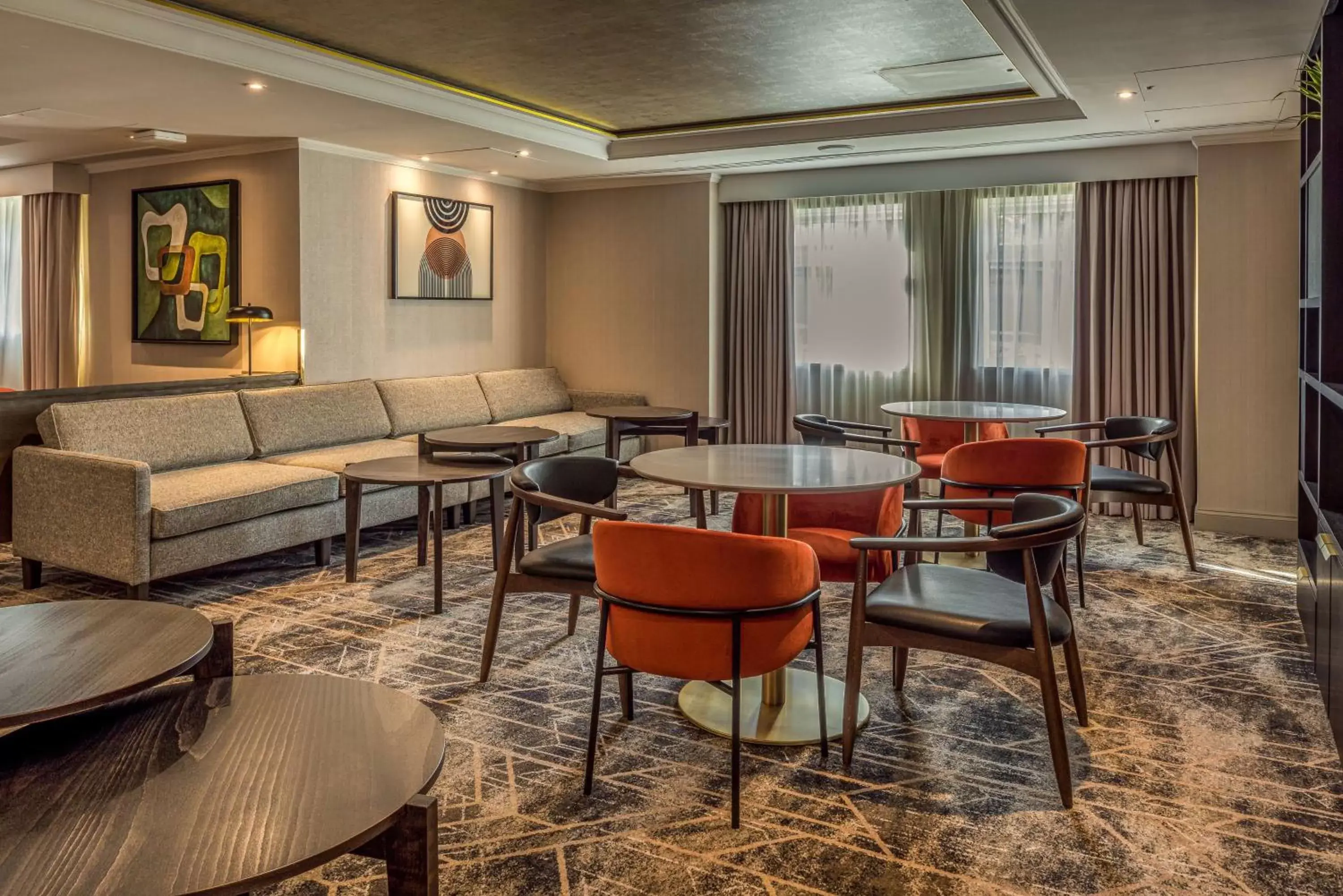 Lobby or reception, Lounge/Bar in Hilton London Watford