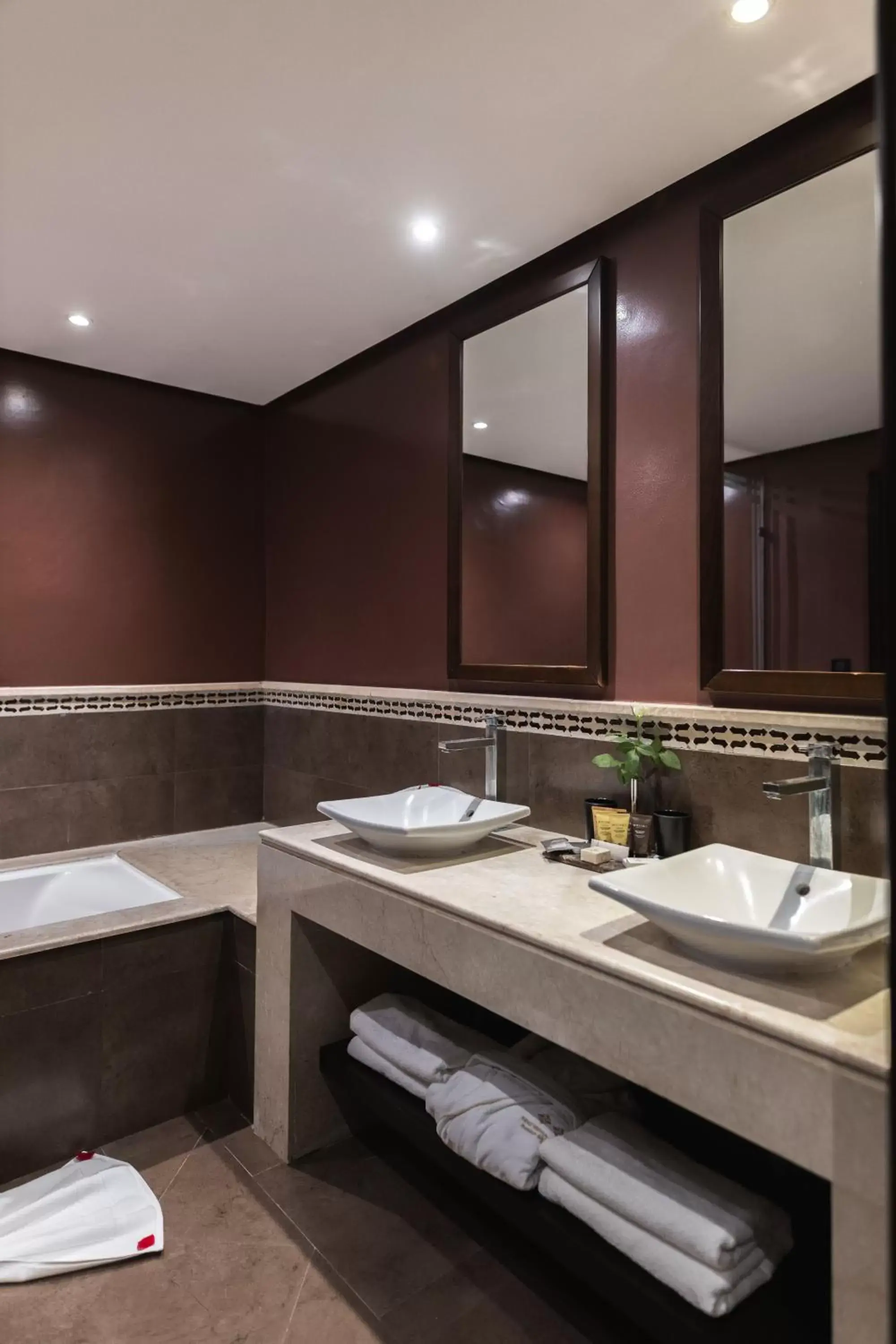 Bathroom in Kenzi Menara Palace & Resort