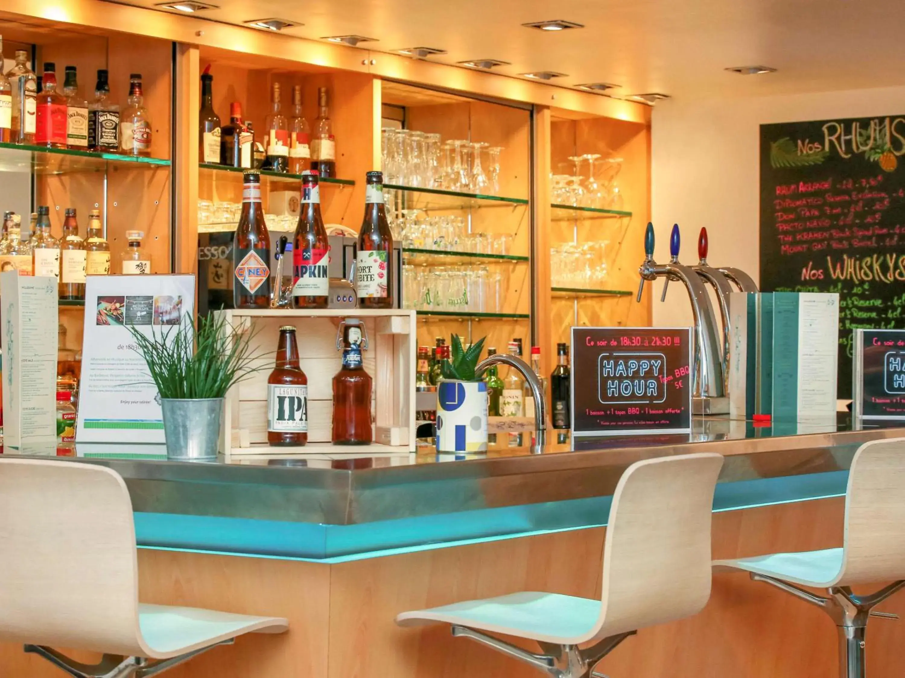 Lounge or bar, Lounge/Bar in Novotel Poissy Orgeval
