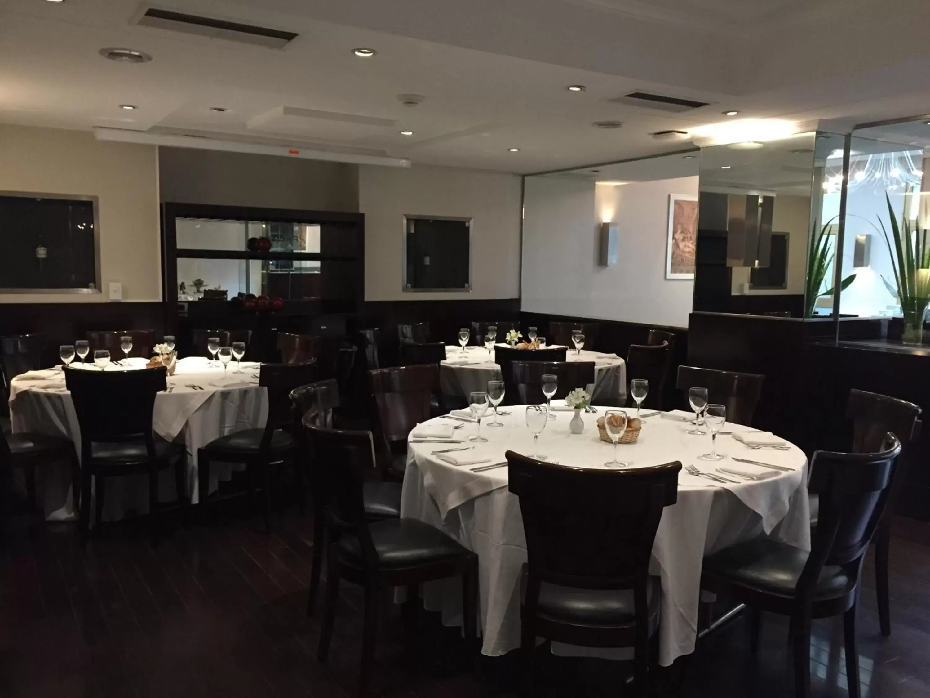 Restaurant/Places to Eat in Hotel Intersur Recoleta