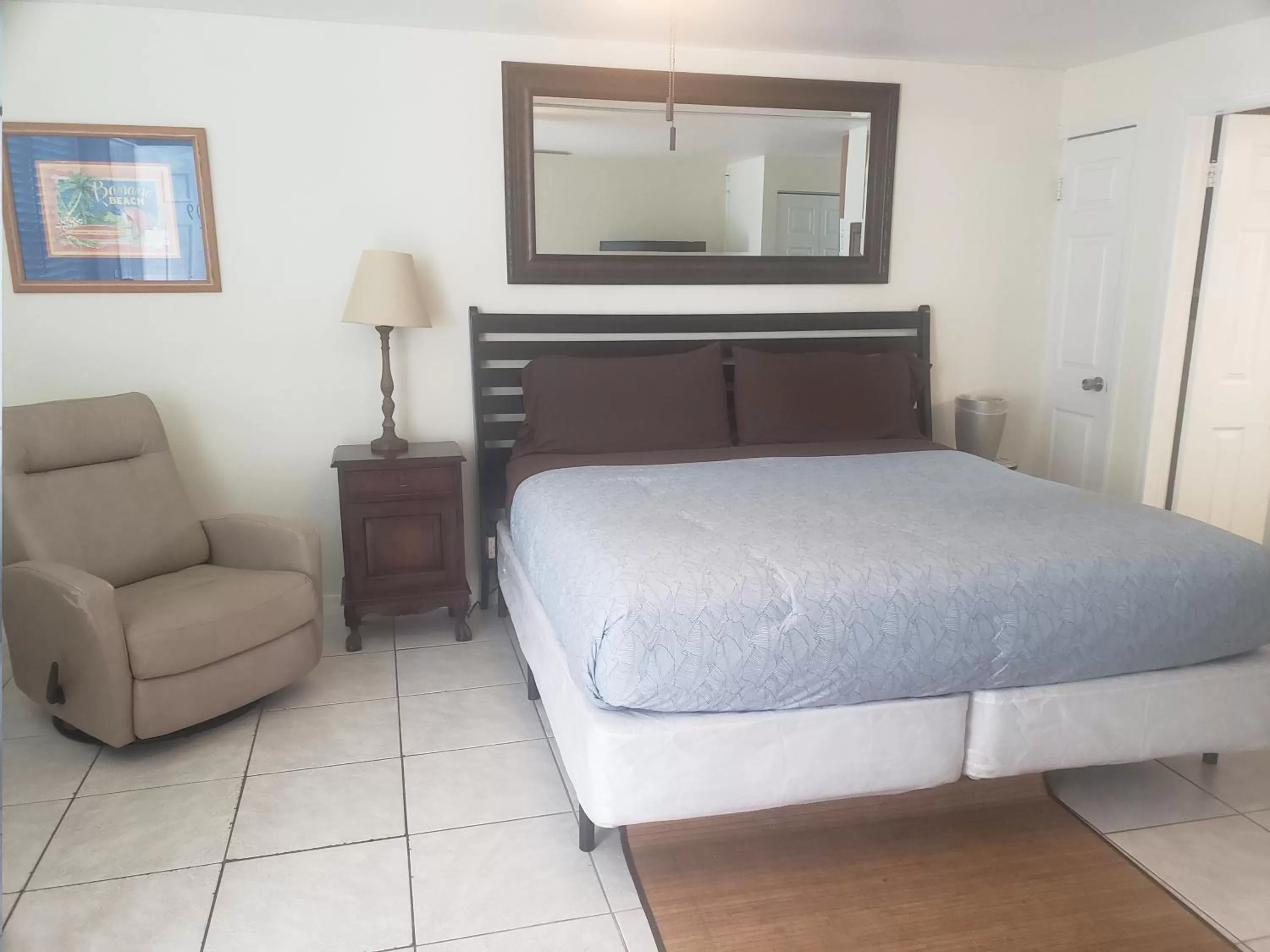 Deluxe King Studio in Camelot Beach Suites