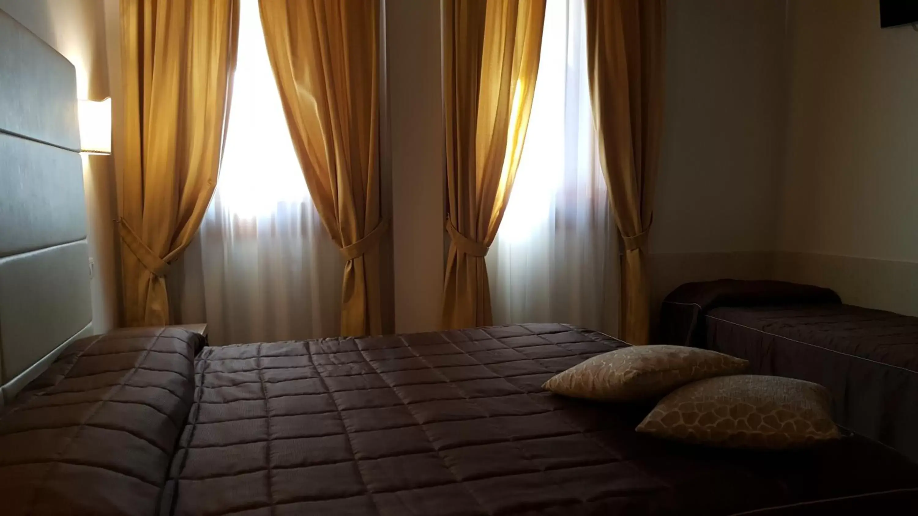 Photo of the whole room, Bed in UNAWAY Ecohotel Villa Costanza Venezia