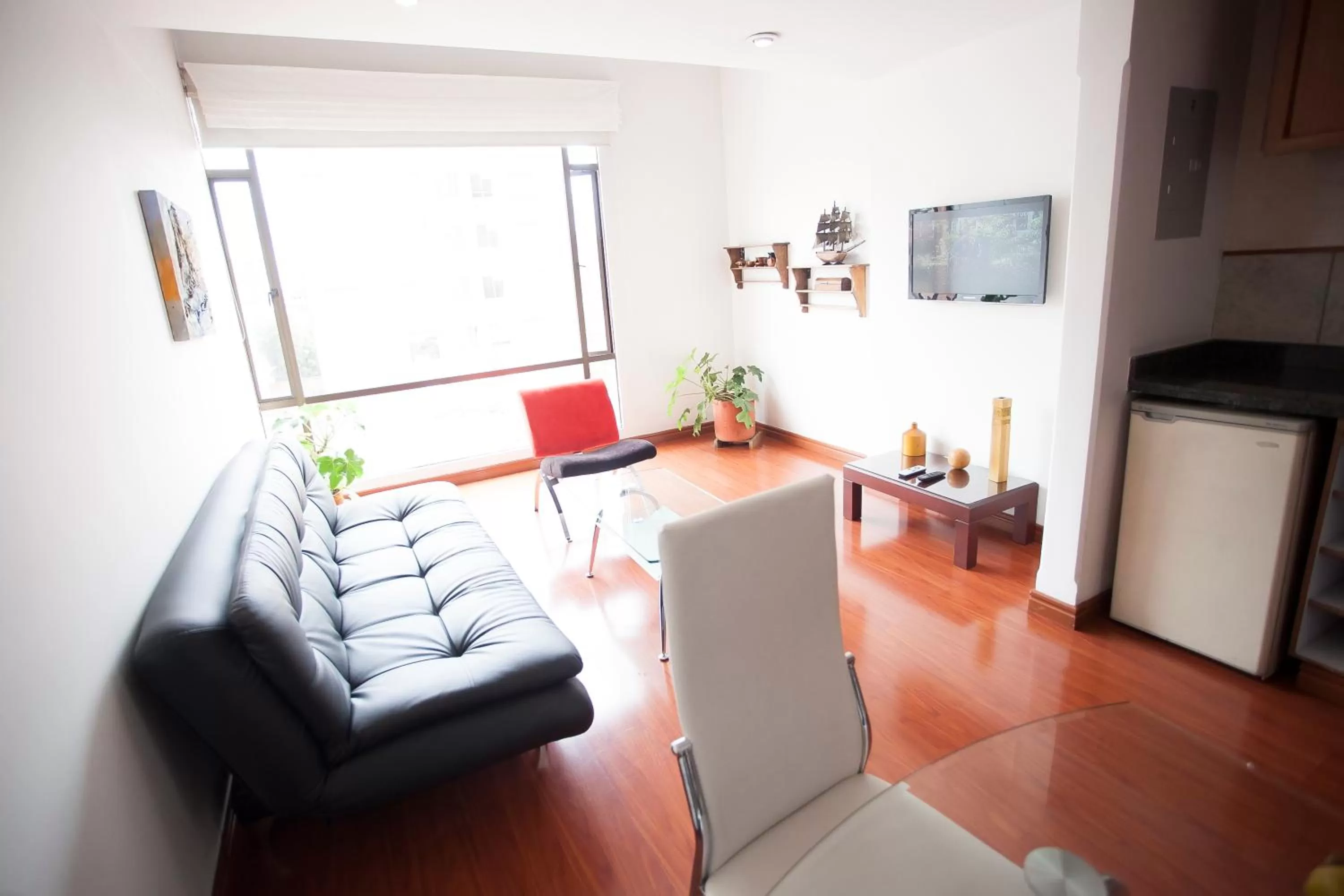 Dining area in Cora 96 Street Apartments