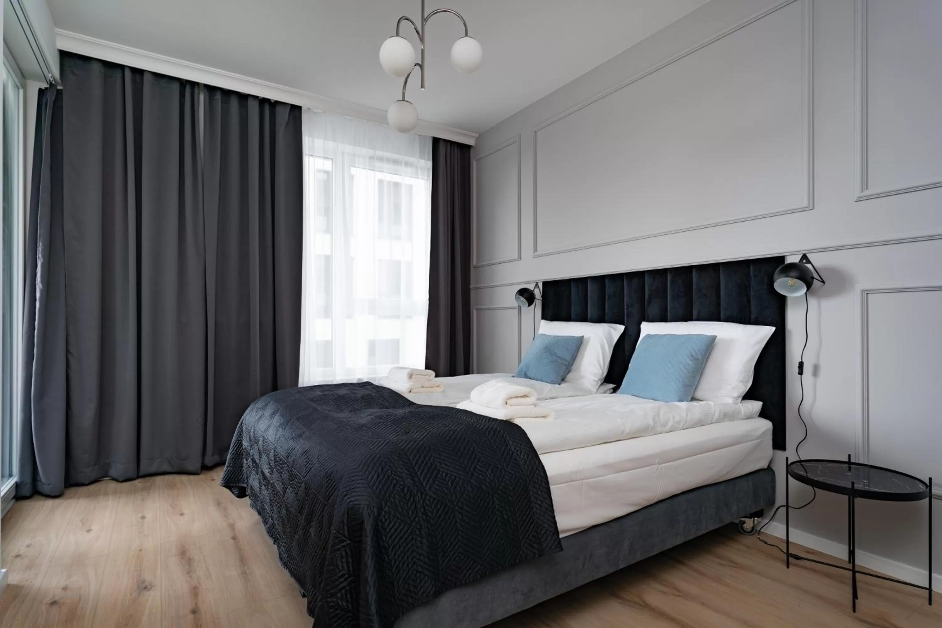 Bed in Symphony Modern Tower Apartamenty