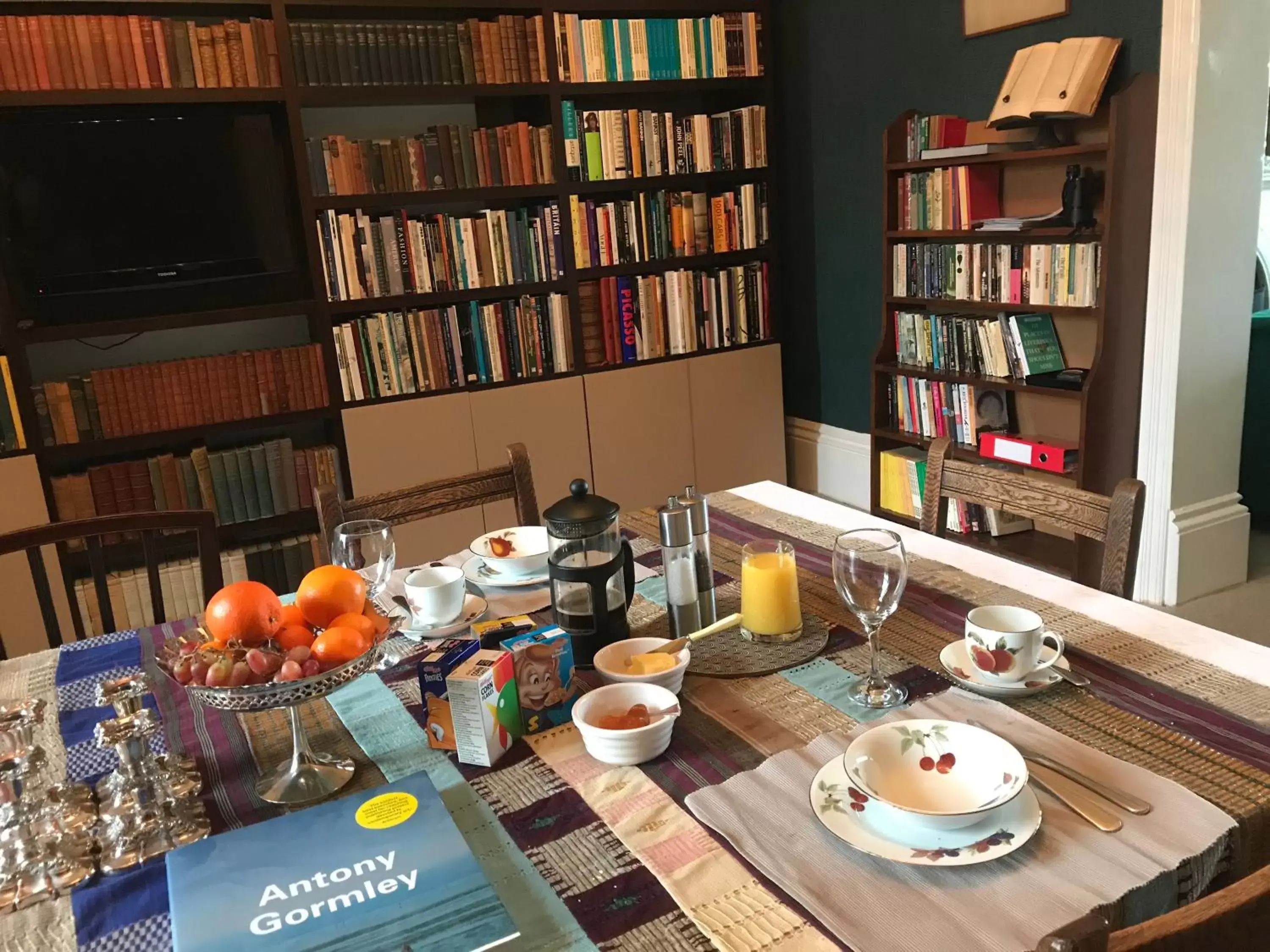 English/Irish breakfast, Library in Aberley House
