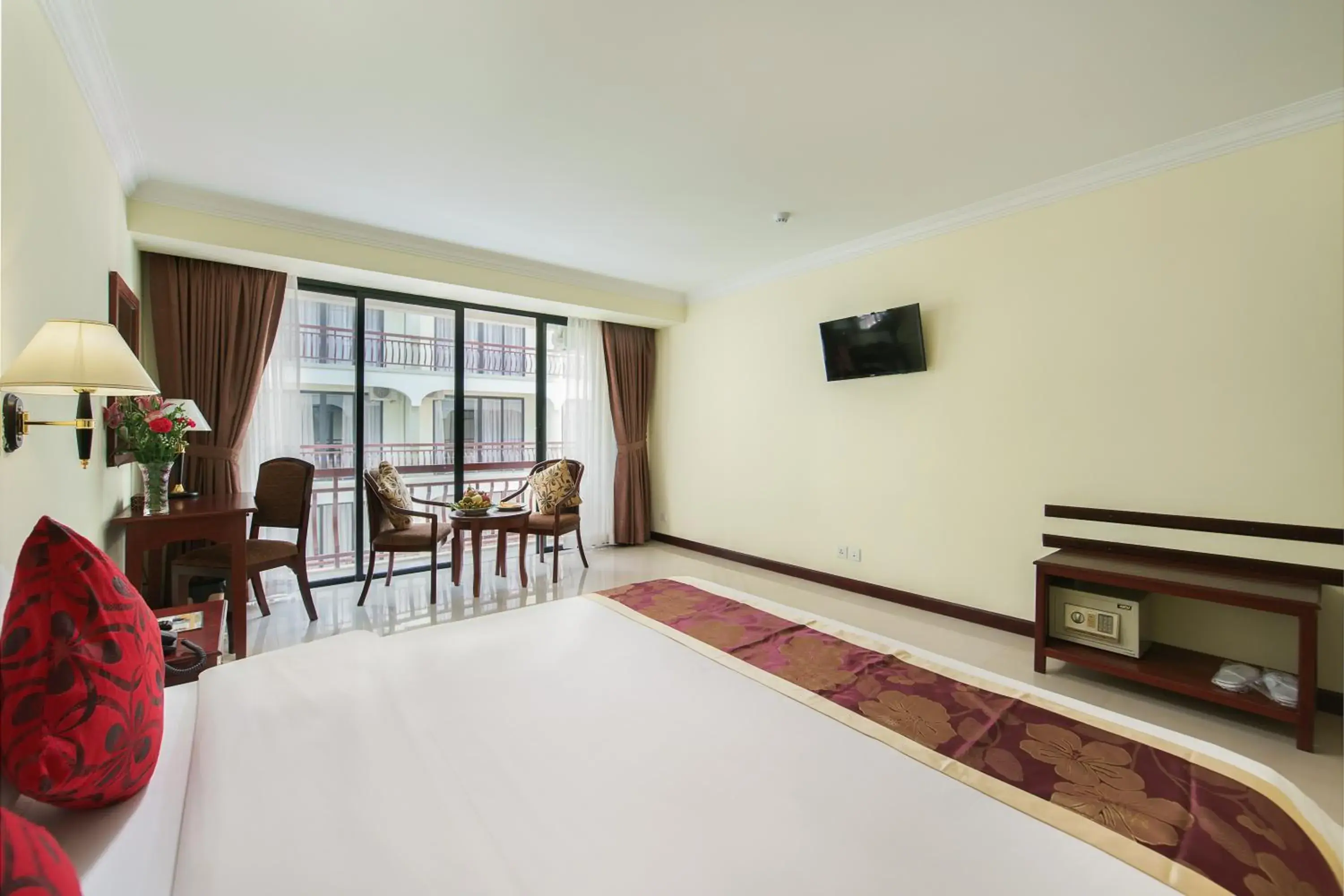 Photo of the whole room, Bed in Smiling Hotel Photo of the whole room, Bed in Smiling Hotel