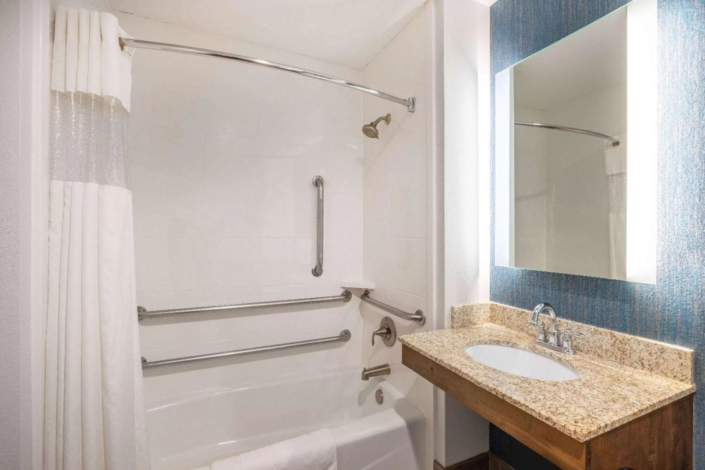 Bathroom in La Quinta by Wyndham St. George