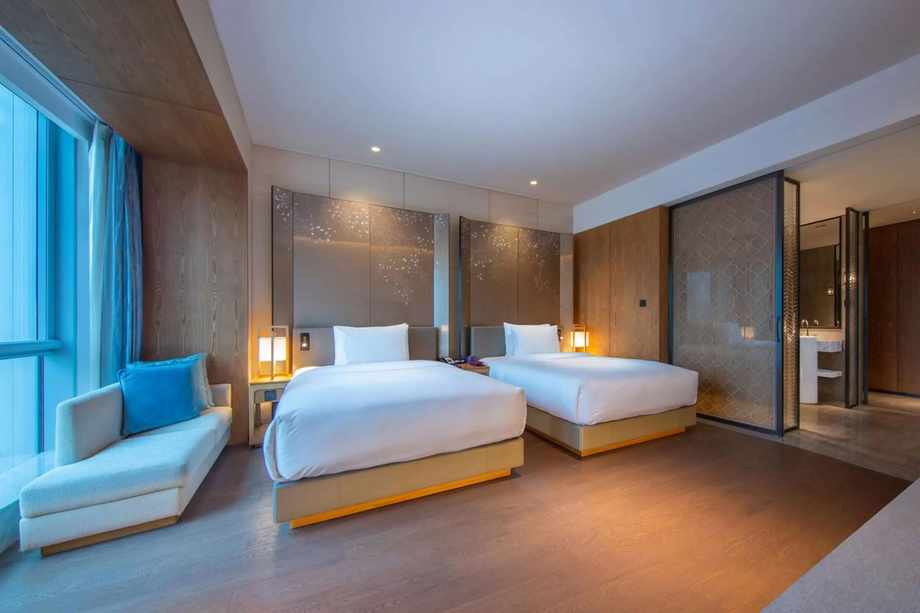 Bed in Conrad Guangzhou - Free shuttle between hotel and Exhibition Center during Canton Fair & Exhibitor registration Counter