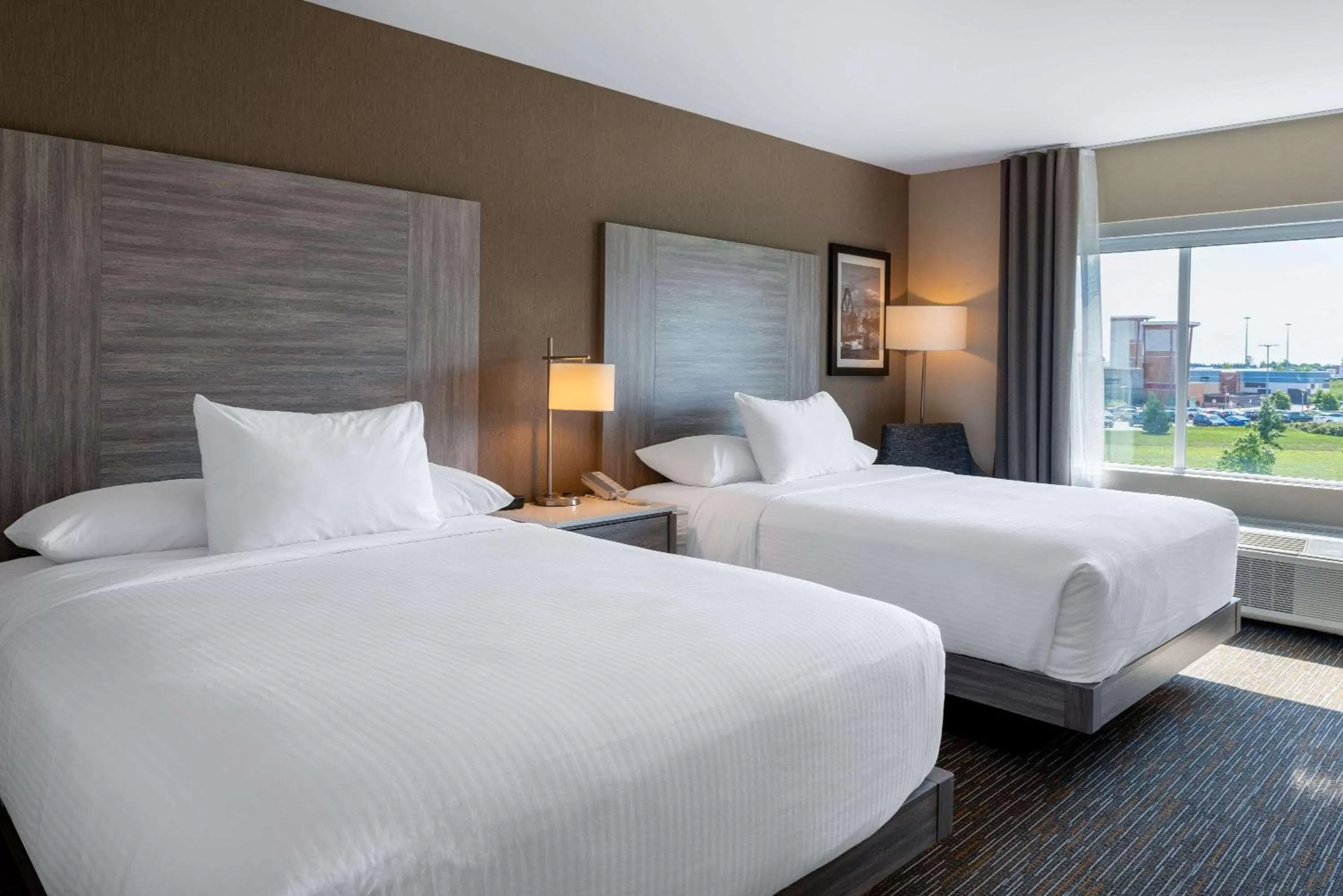 Photo of the whole room, Bed in Wingate by Wyndham Kanata West Ottawa