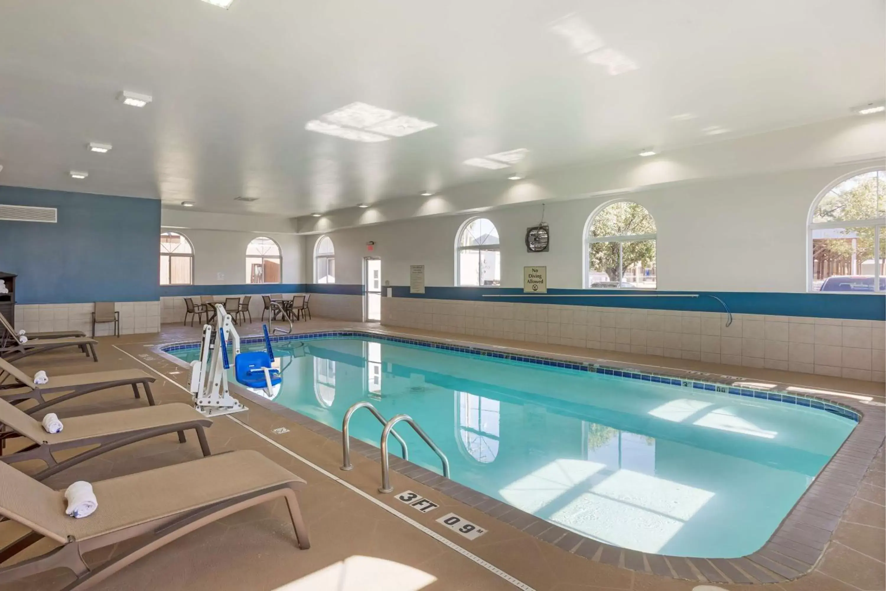 Pool view, Swimming Pool in Best Western Plus Searcy Inn