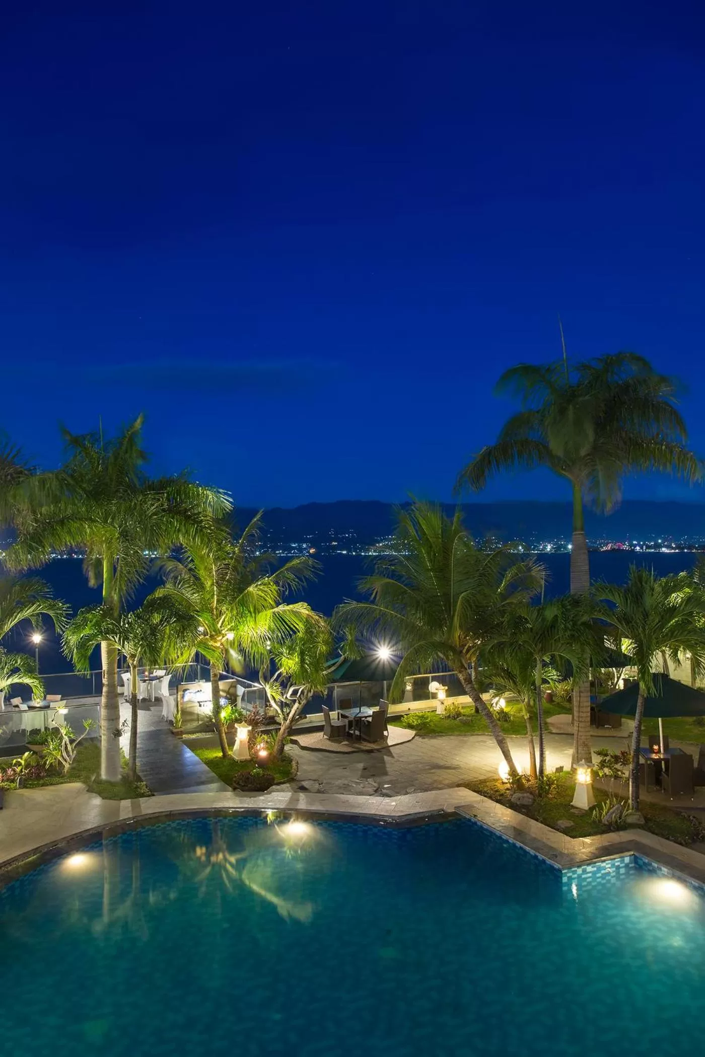 Swimming pool in Swiss-Belhotel Silae Palu