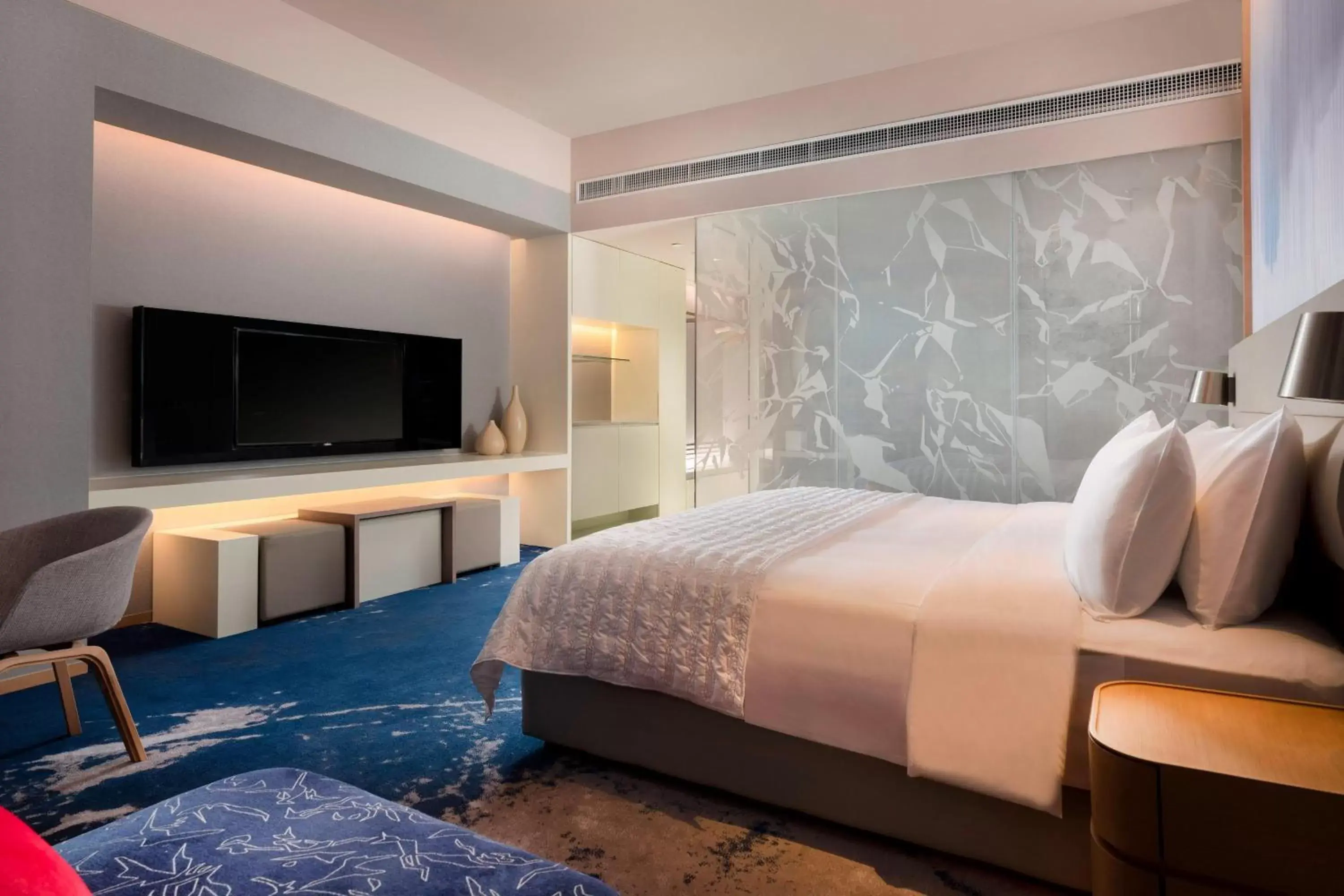 Photo of the whole room, Bed in Le Meridien Hangzhou, Binjiang