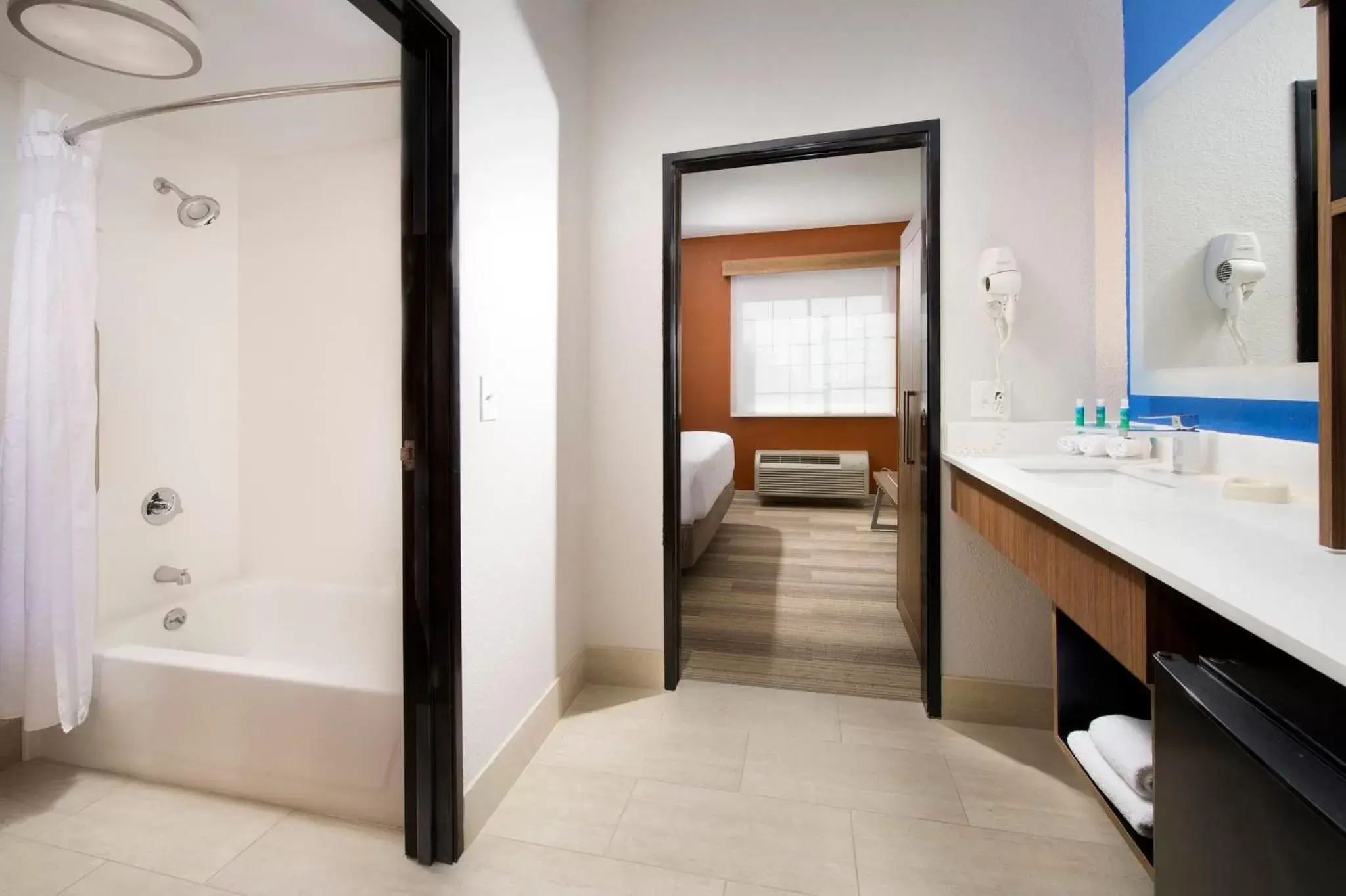 Photo of the whole room, Bathroom in Holiday Inn Express & Suites San Antonio - Downtown Market Area, an IHG Hotel