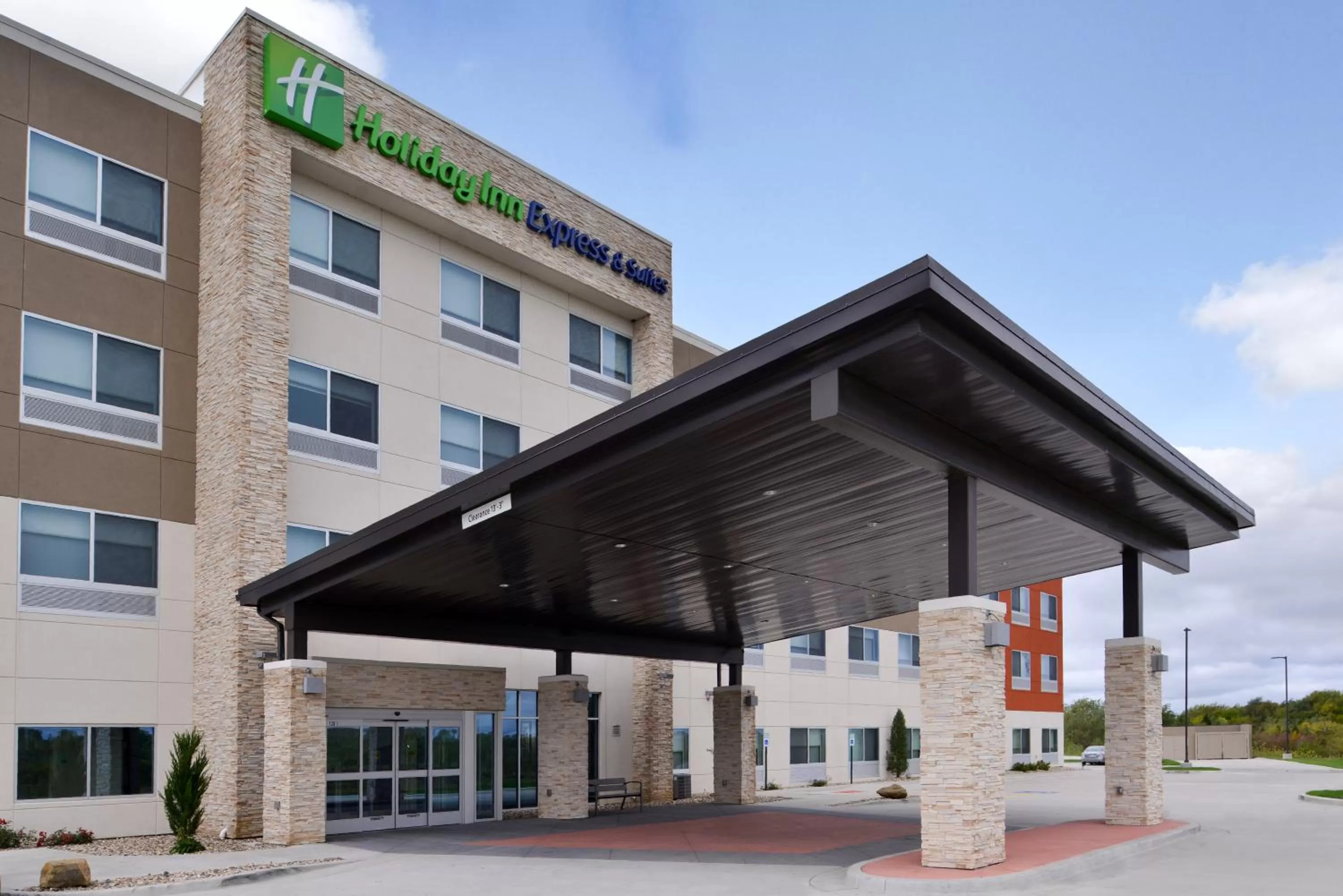 Holiday Inn Express & Suites - Kansas City - Lee's Summit by IHG