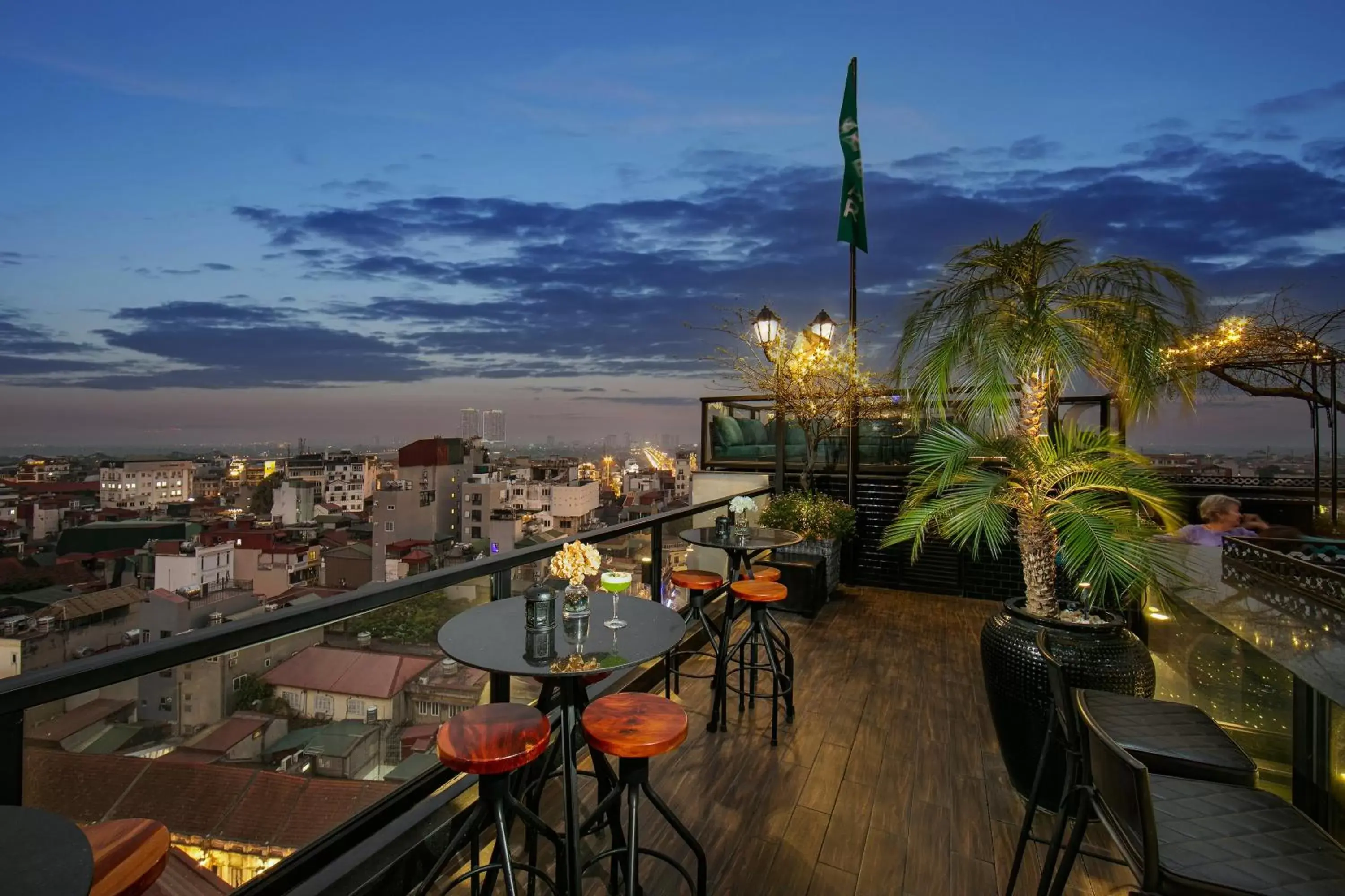 Lounge or bar in La Mejor Hotel & Sky Bar