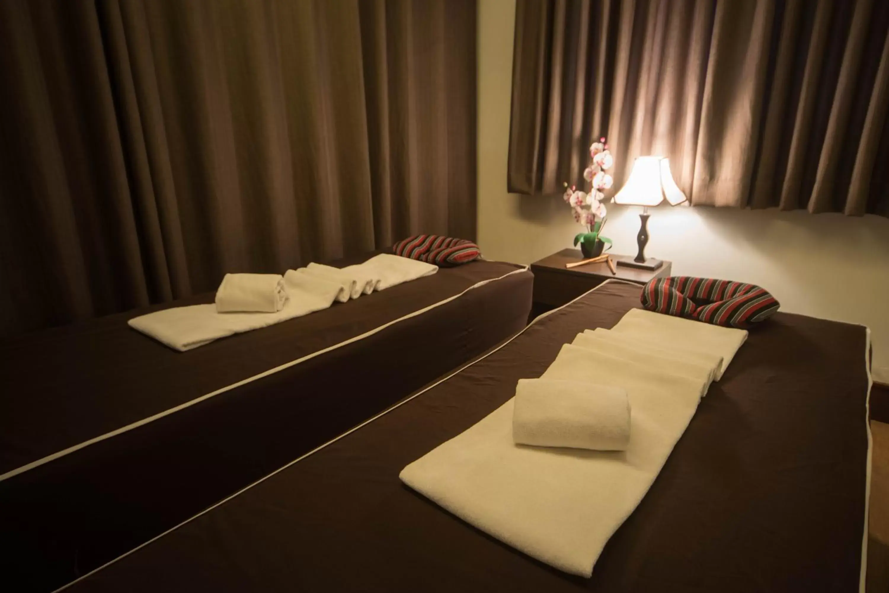 Massage, Bed in Grand Sierra Pines Hotel