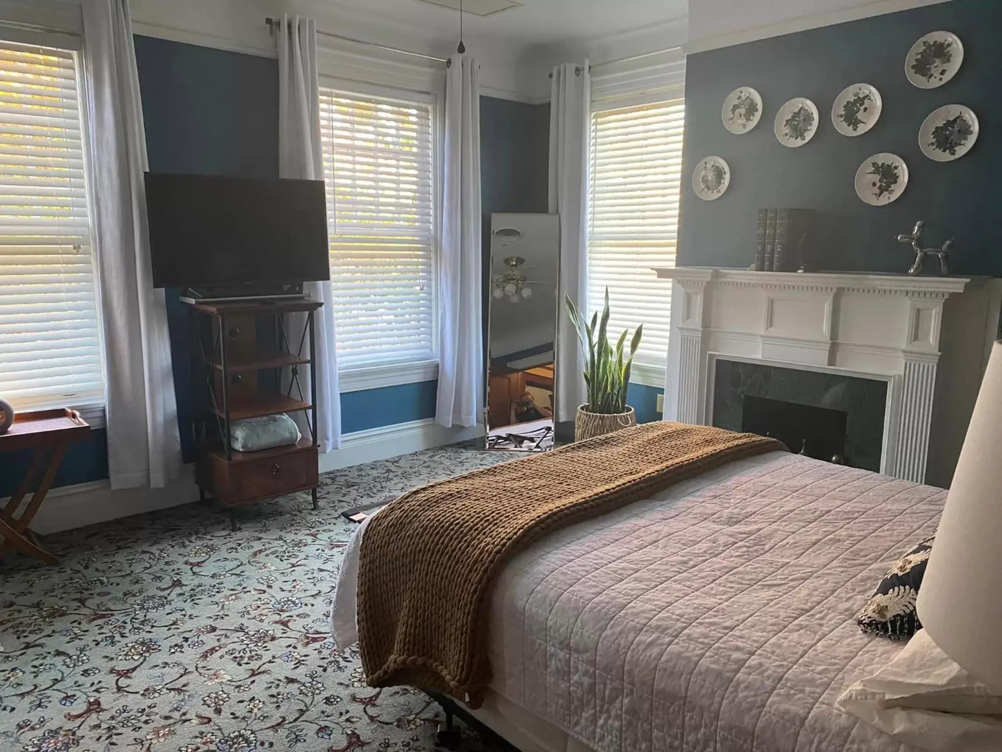 Bed in Pasfield House Historic Mansion