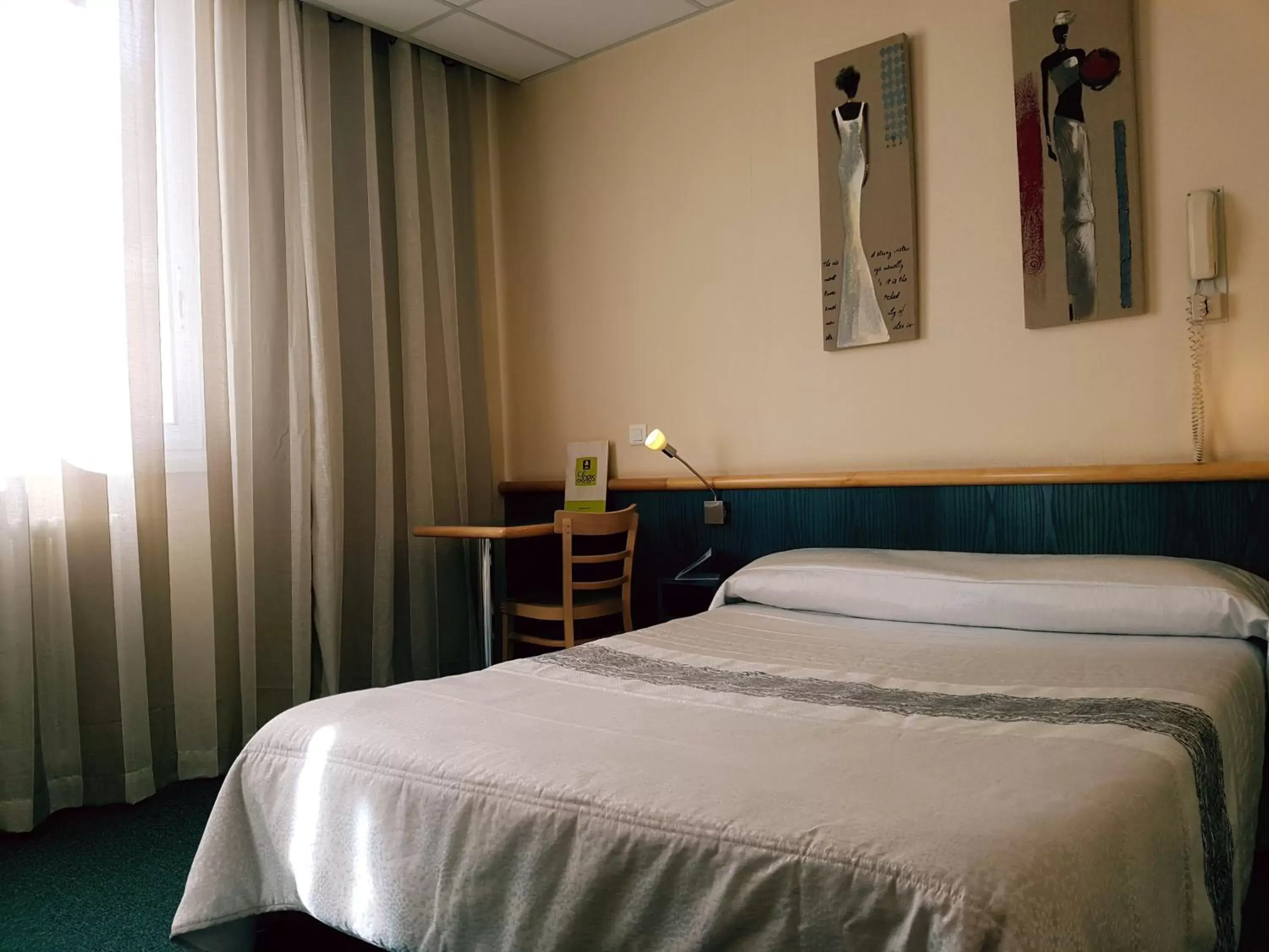 Photo of the whole room, Bed in Logis Hôtel du Midi - Rodez Centre-Ville