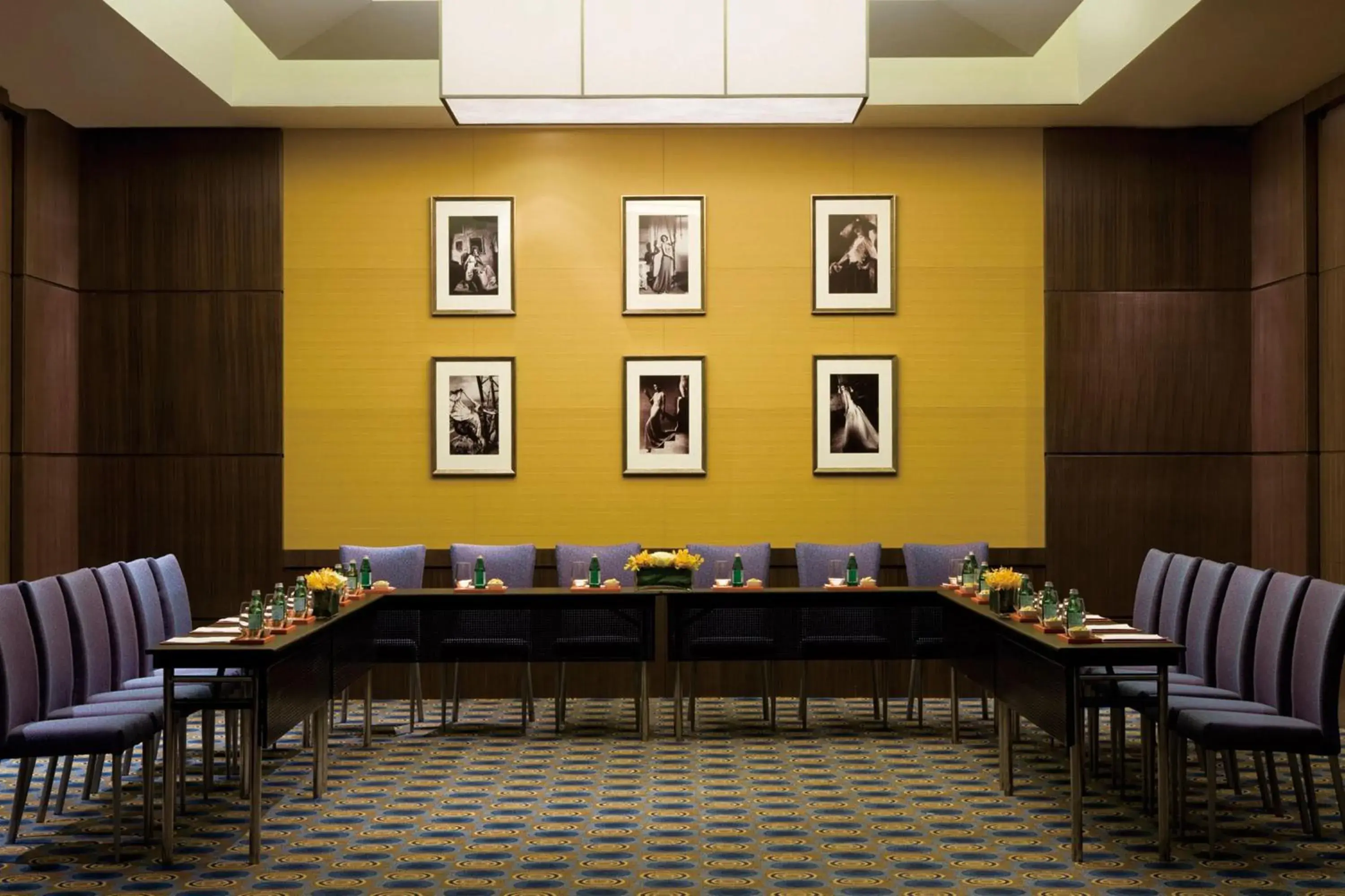 Meeting/conference room, Restaurant/Places to Eat in Courtyard By Marriott Shanghai Xujiahui