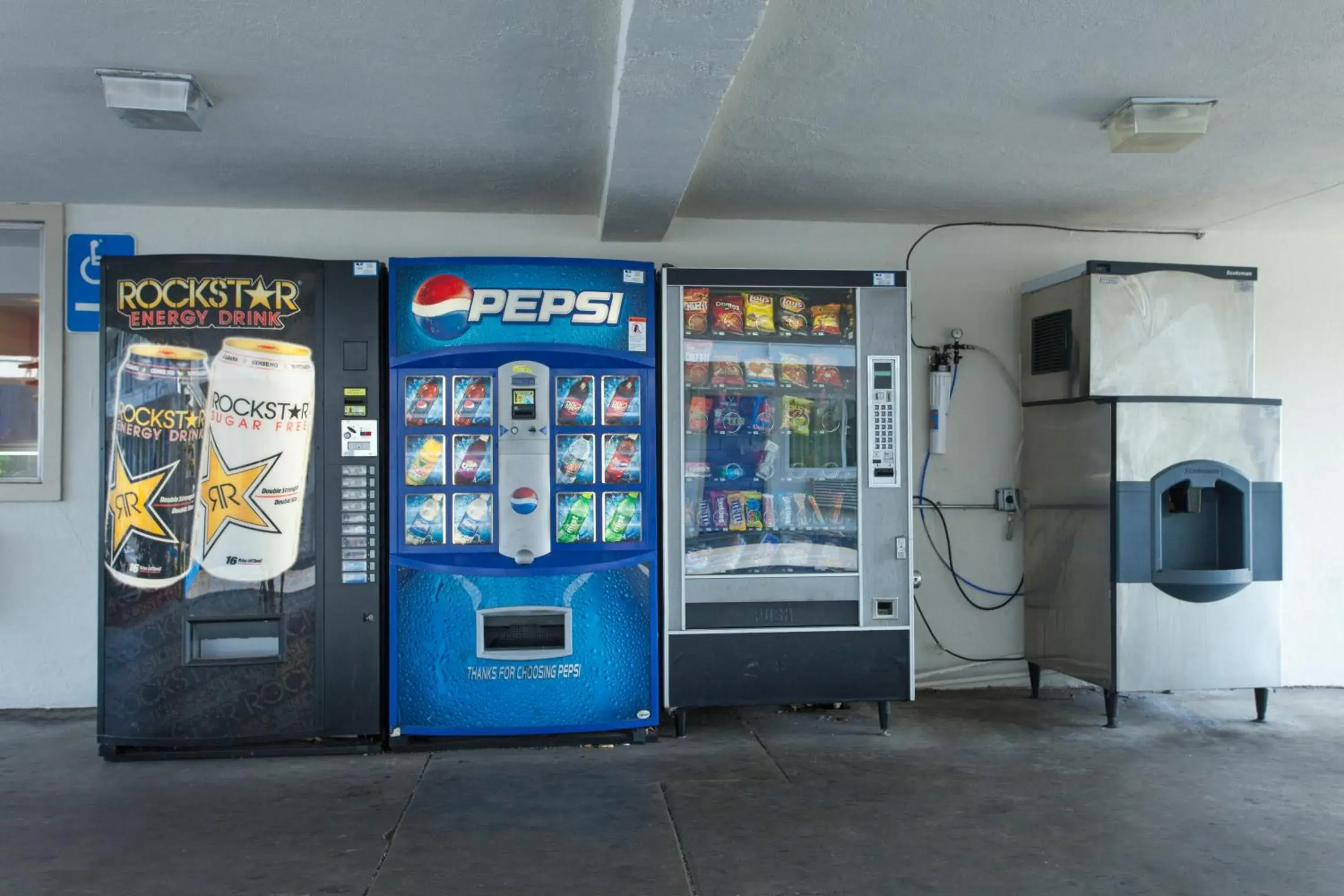 Food and drinks, Supermarket/Shops in Motel 6 Sacremento, Ca - Downton