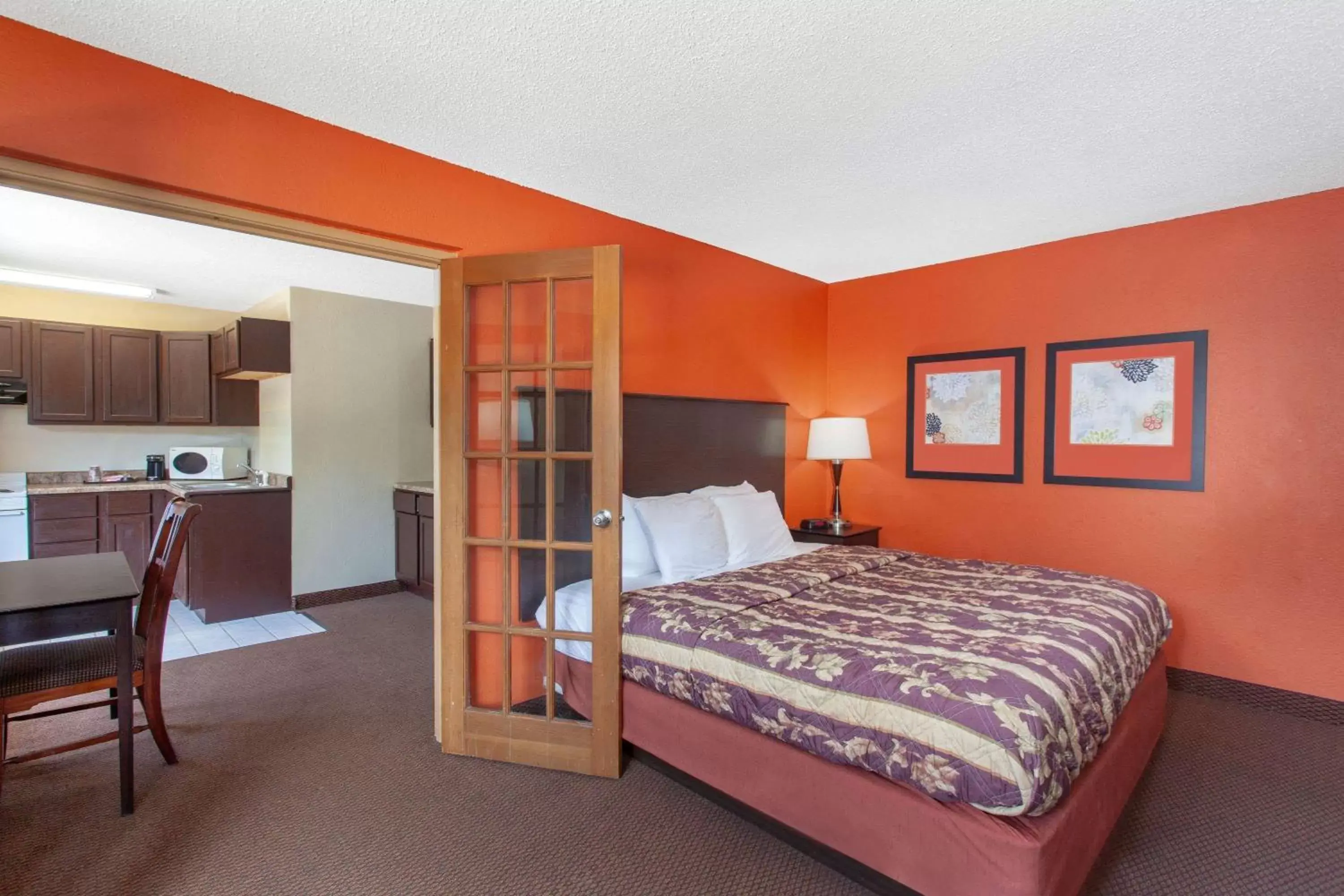 Photo of the whole room, Bed in AmericInn by Wyndham Ham Lake