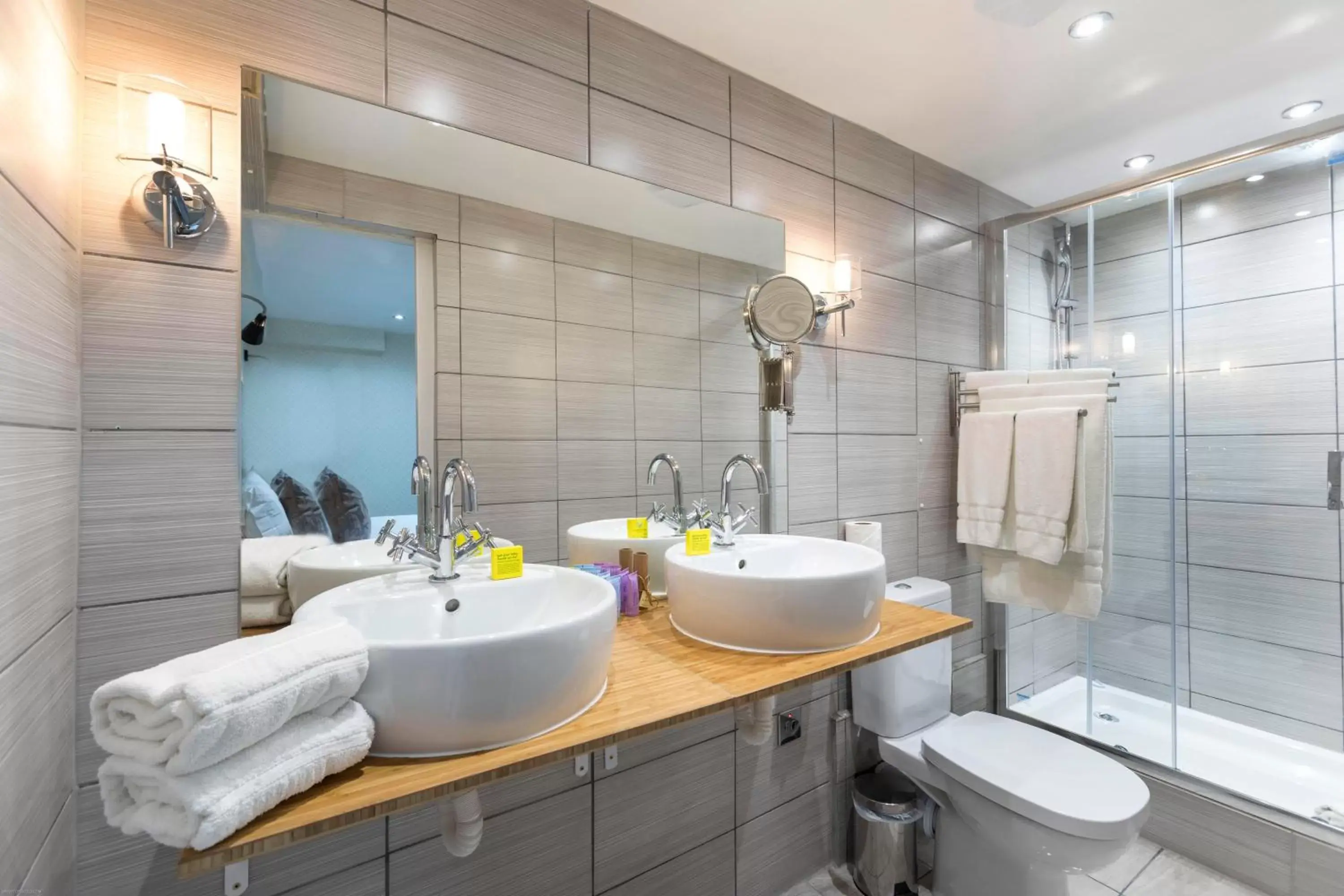Shower, Bathroom in Hotel Shepherds Bush London