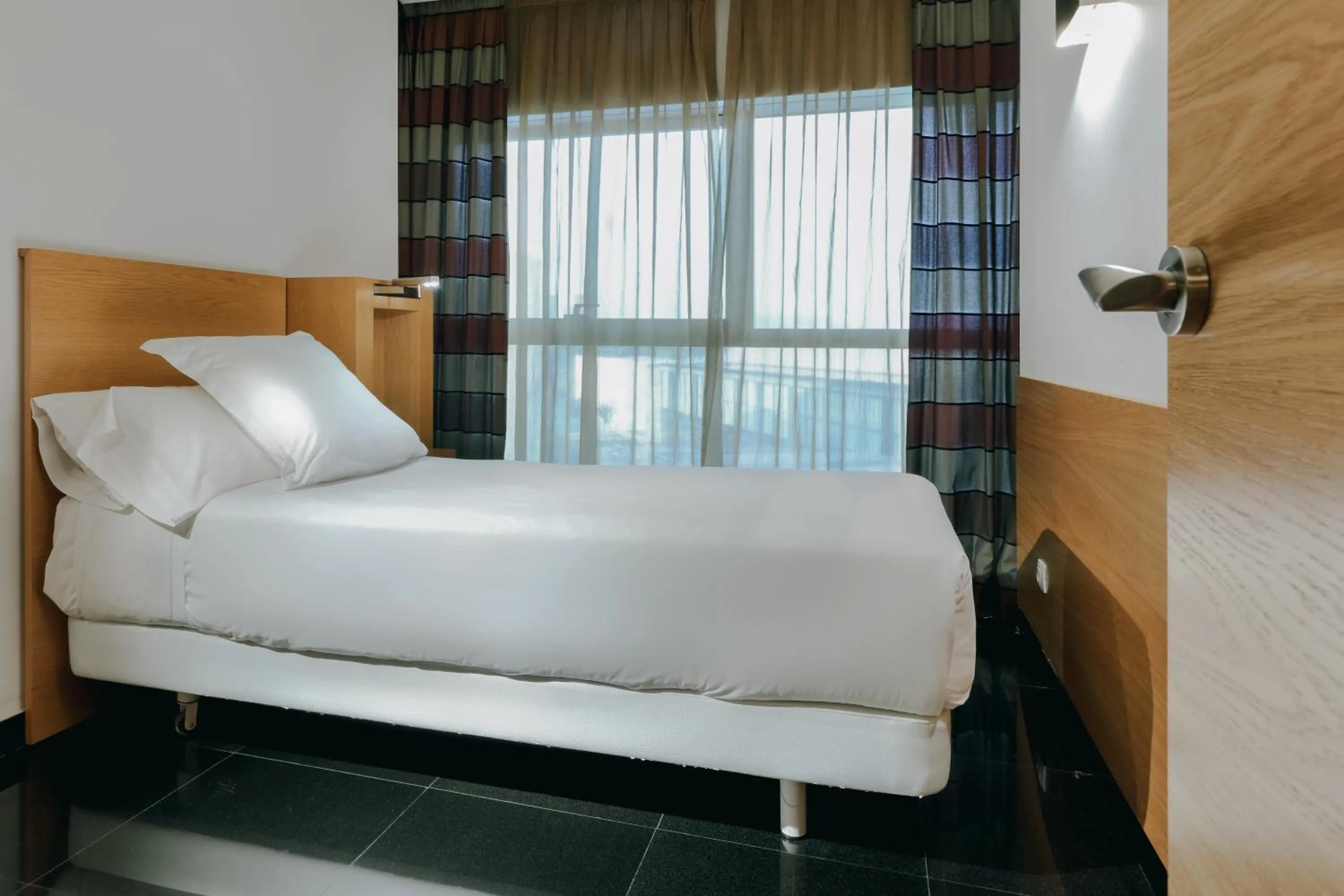 Bed in Hesperia Fira