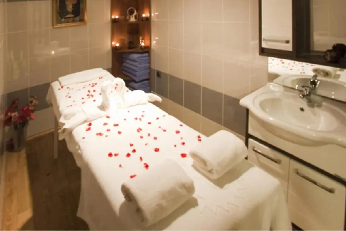 Spa and wellness centre/facilities, Bathroom in Marlight Boutique Hotel
