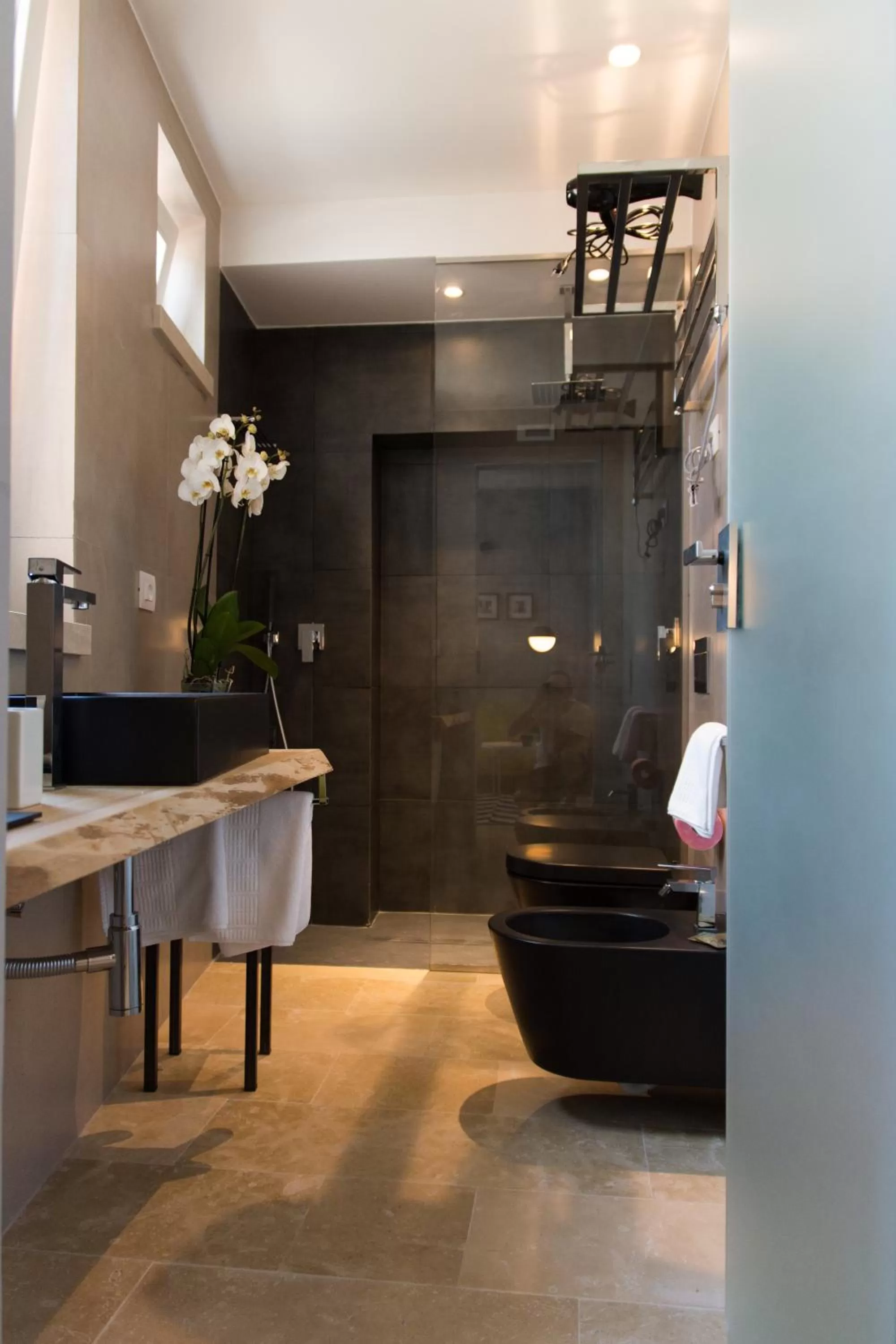 Shower in CinqueSuites Ortigia