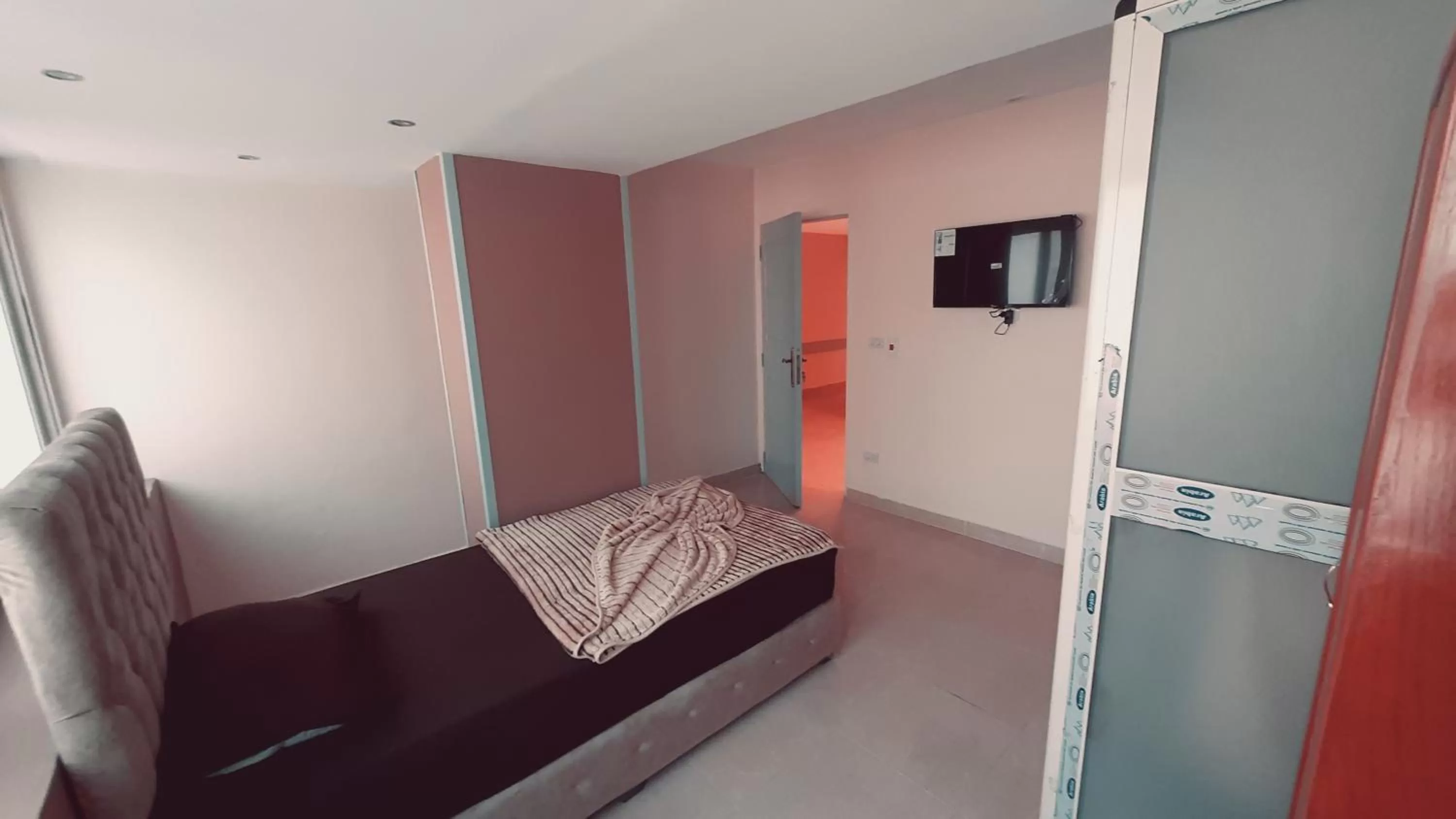 Bed in Blue Eyes Hotel