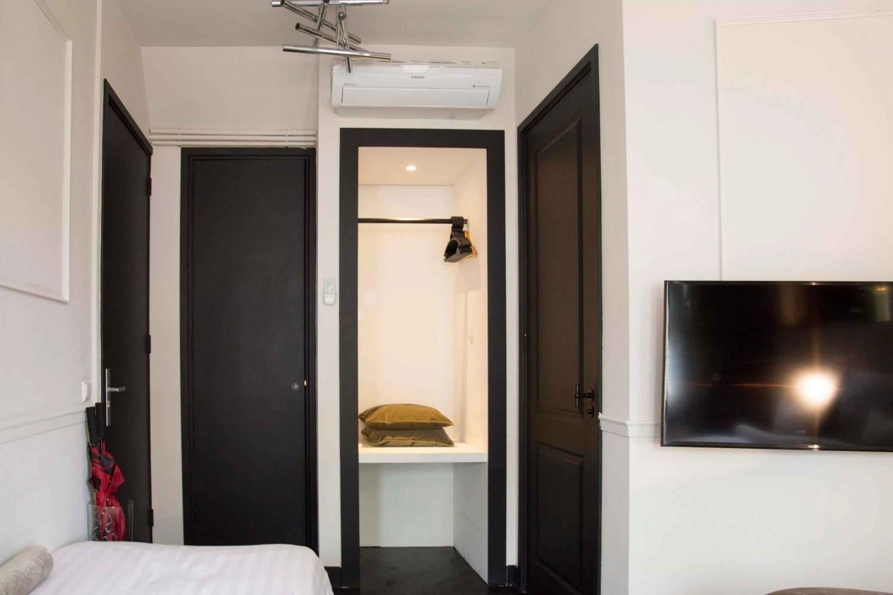 Bedroom, Bed in House of Amstel