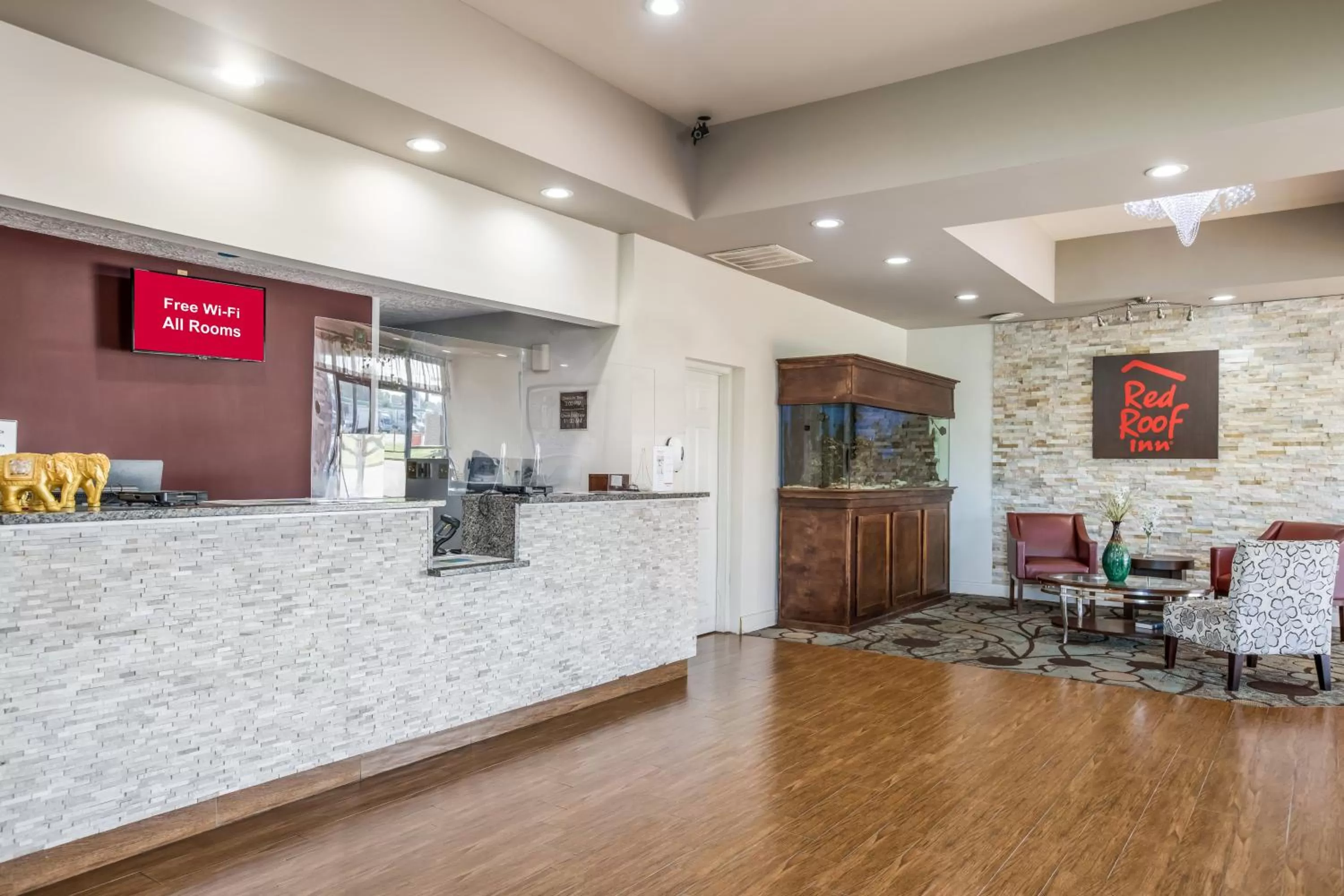 Lobby or reception in Red Roof Inn Savannah - Richmond Hill I-95