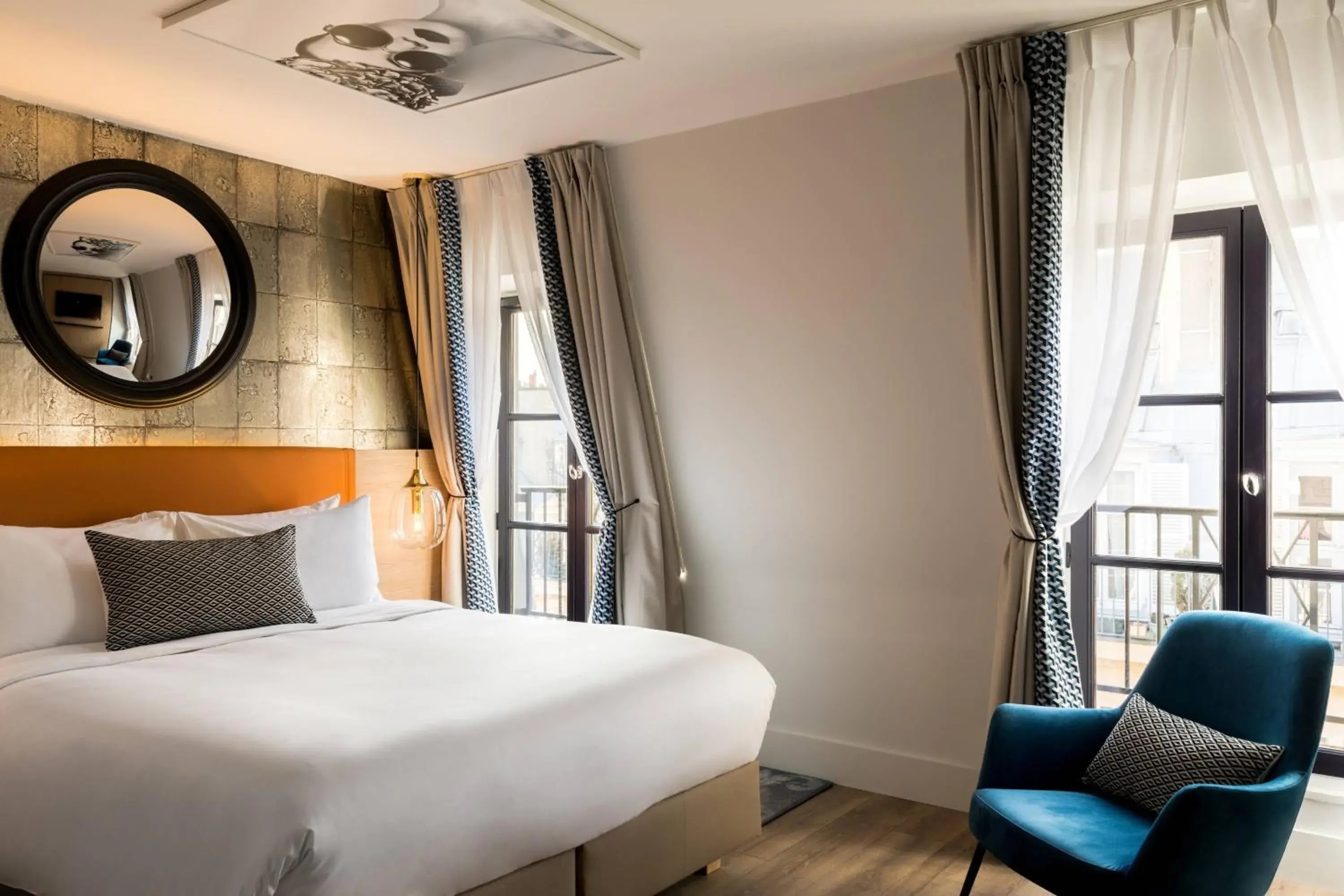 Bedroom, Bed in Renaissance by Marriott Paris Vendome Hotel