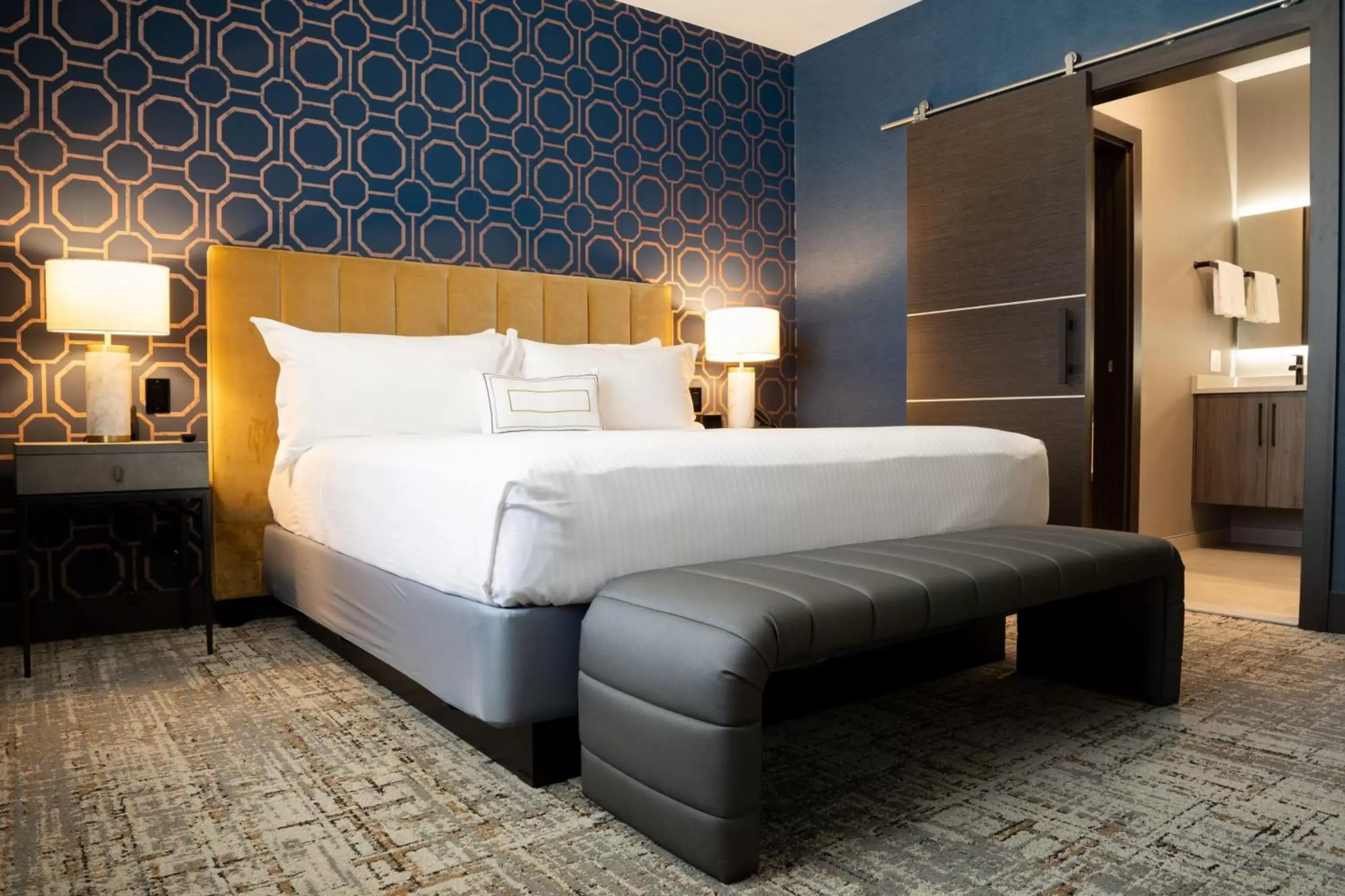 Bedroom, Bed in SpringHill Suites by Marriott Chicago Chinatown