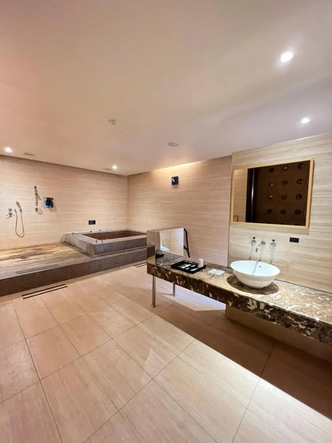 Bathroom in Her Home Spa Motel Douliu