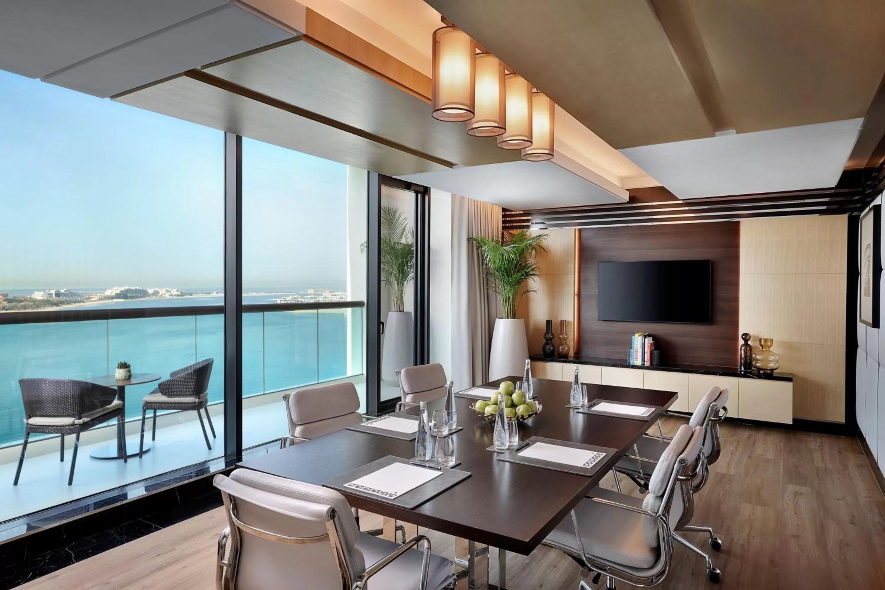 Lounge or bar in Marriott Resort Palm Jumeirah, Dubai