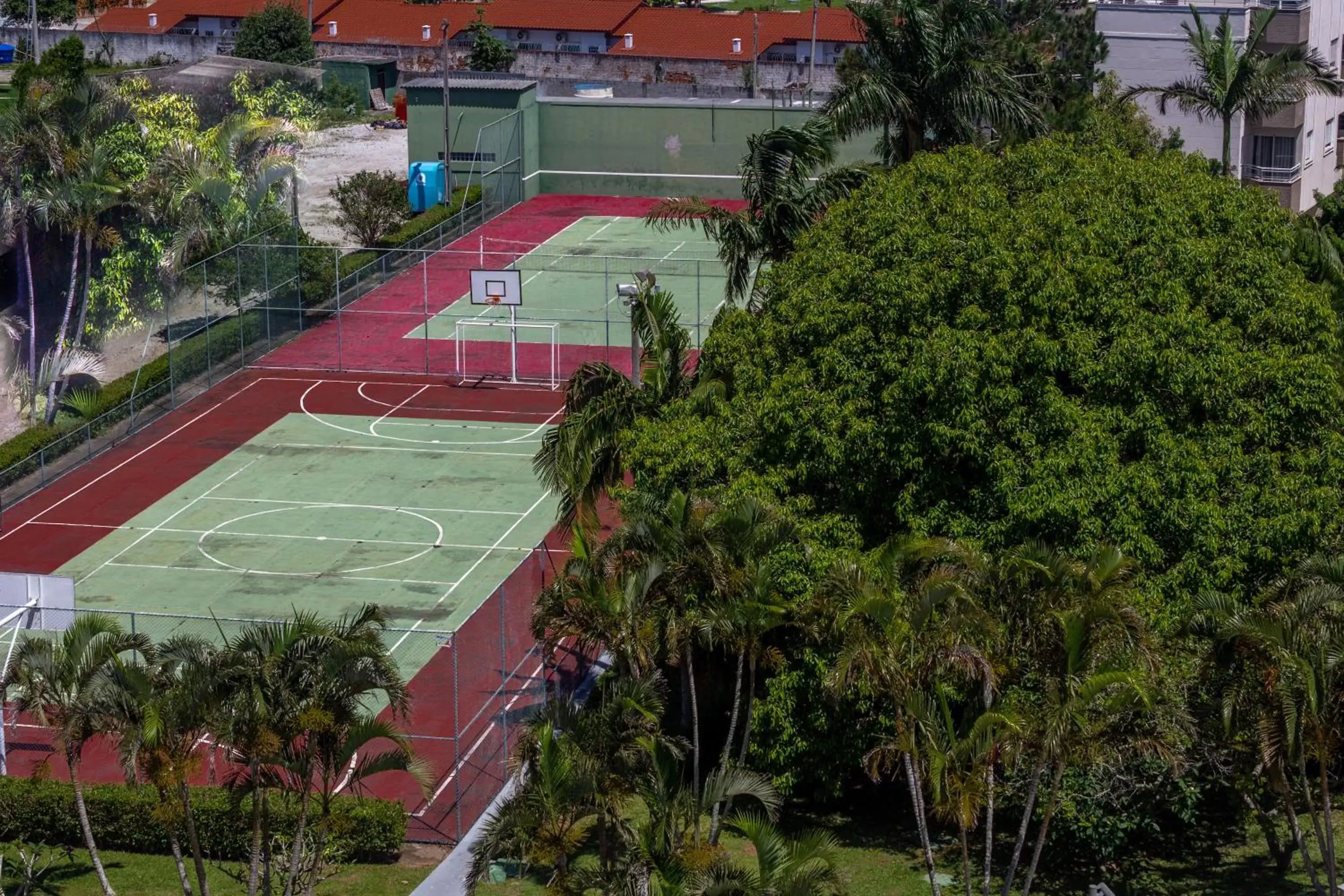 Tennis court in Hotel Porto Sol Beach