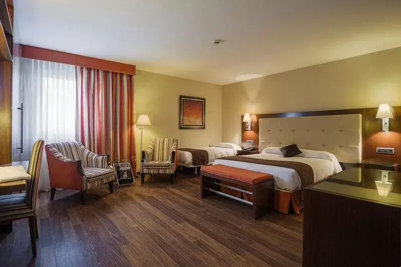 Photo of the whole room, Bed in Hospedium Hotel Mirador de Gredos